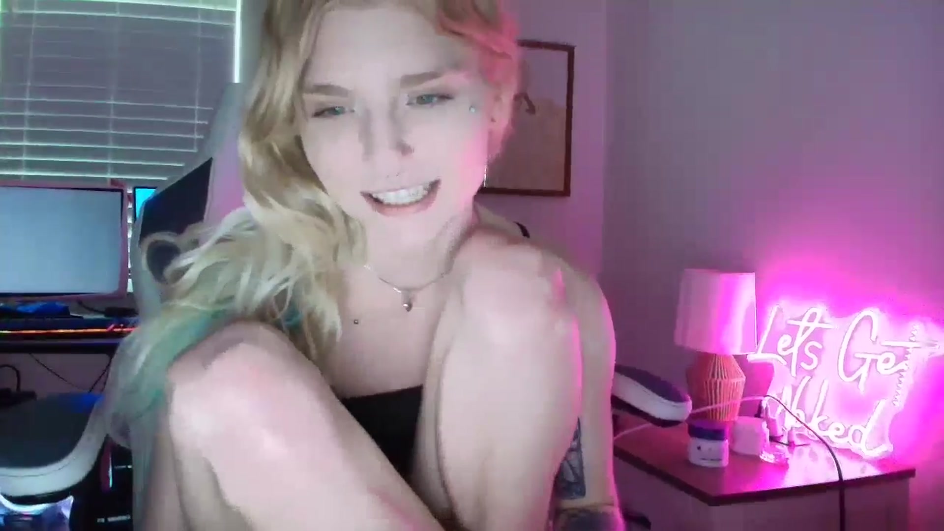 Gallery image thumbnail from DuckChan0's myfreecams stream on, 07/24/2025, 22:15 image 17 of 20