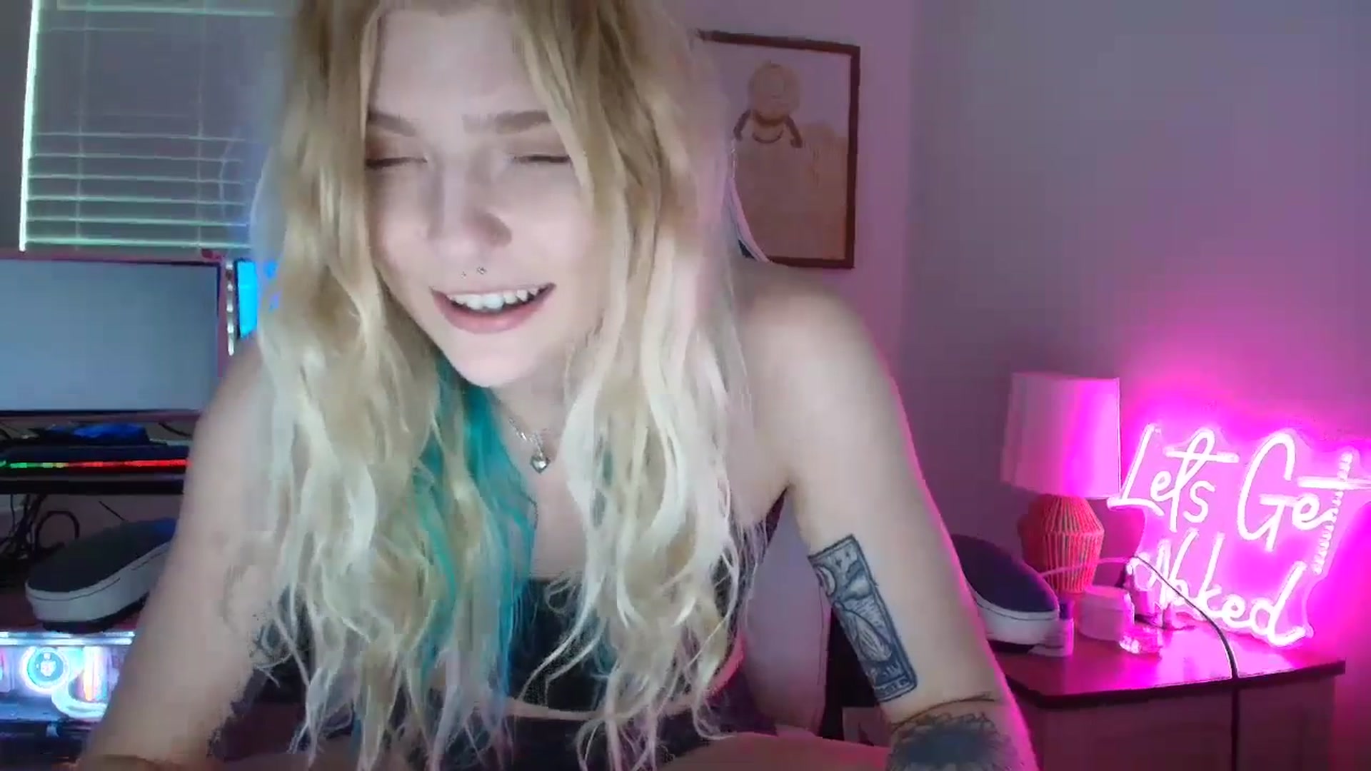 Gallery image thumbnail from DuckChan0's myfreecams stream on, 07/24/2025, 22:15 image 13 of 20