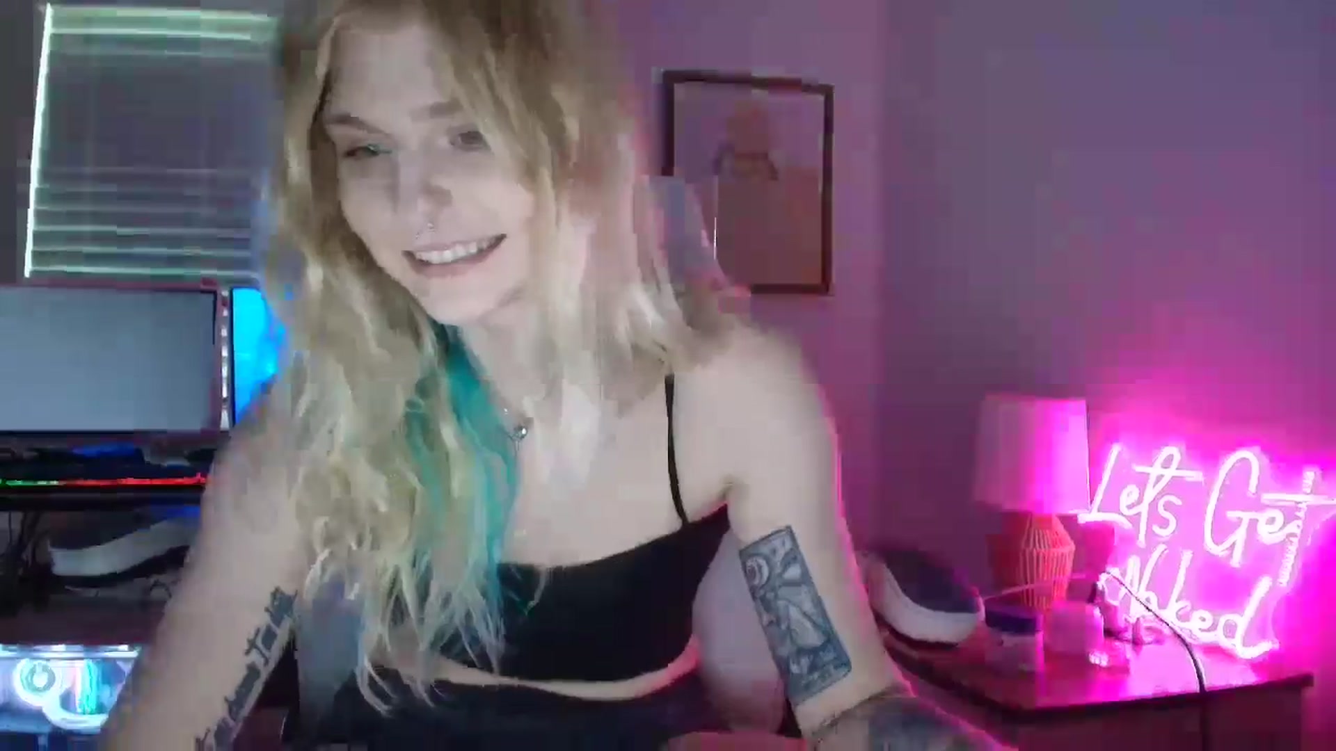Gallery image thumbnail from DuckChan0's myfreecams stream on, 07/24/2025, 22:15 image 8 of 20