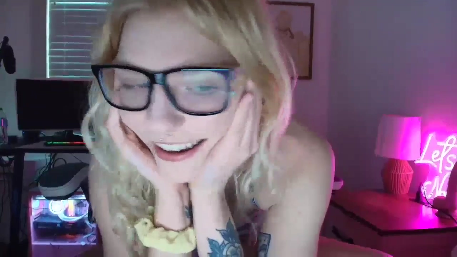 Gallery image thumbnail from DuckChan0's myfreecams stream on, 07/25/2025, 23:06 image 12 of 20