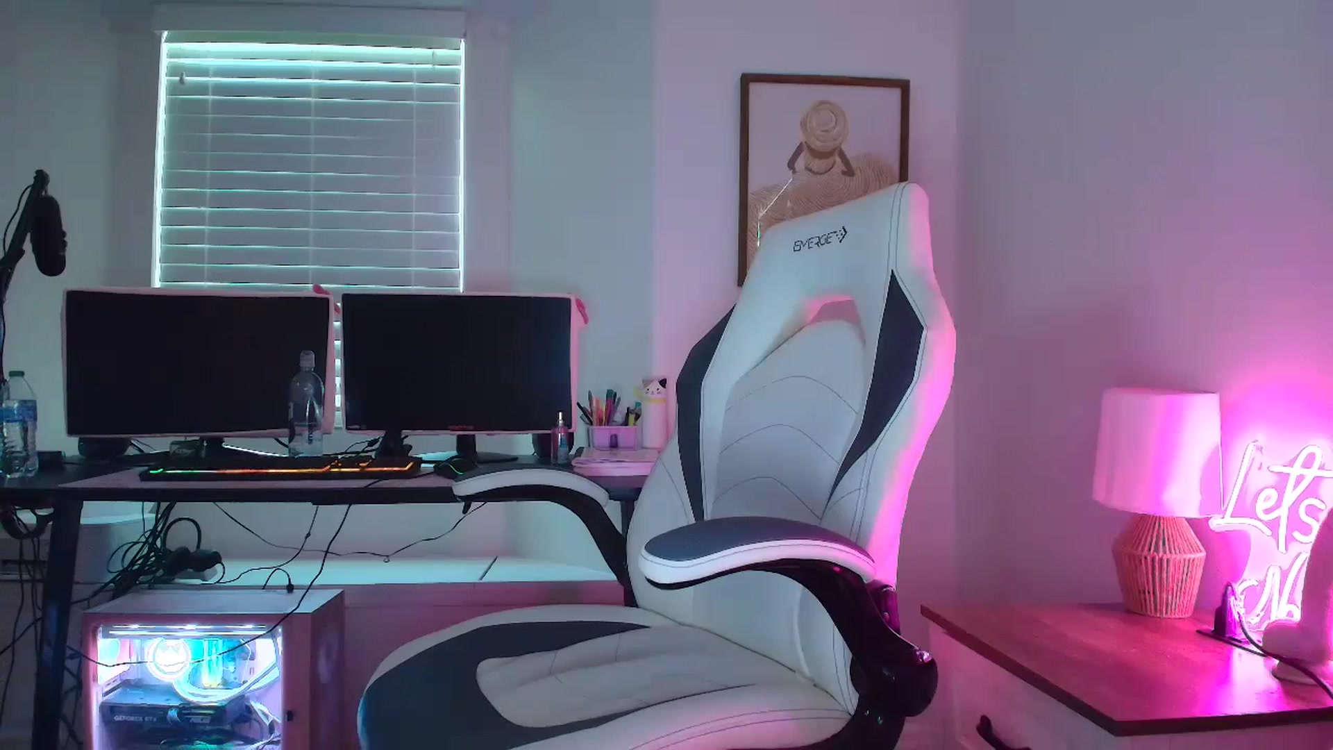 Gallery image thumbnail from DuckChan0's myfreecams stream on, 07/25/2025, 23:06 image 13 of 20