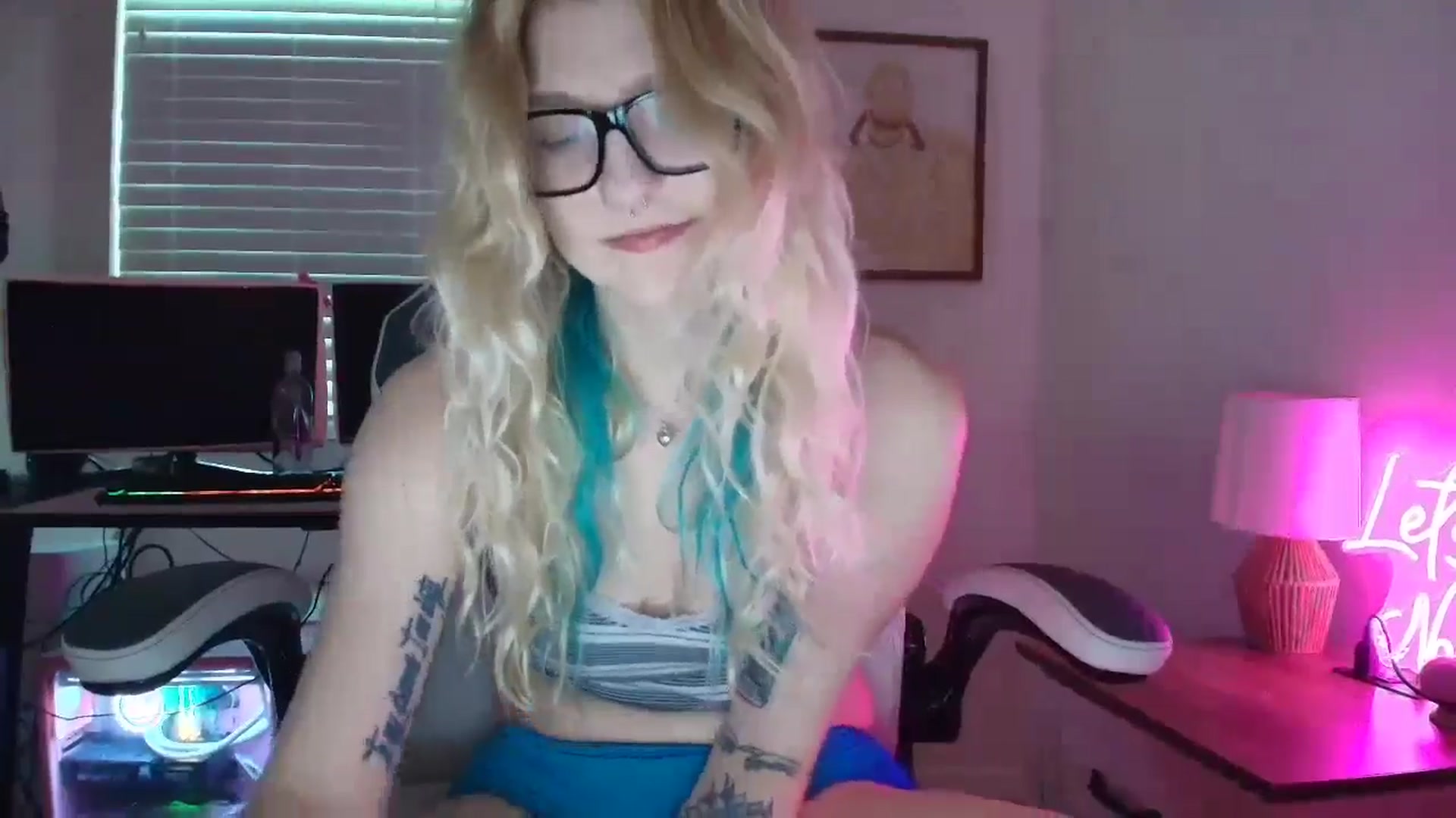 Gallery image thumbnail from DuckChan0's myfreecams stream on, 07/25/2025, 23:06 image 5 of 20