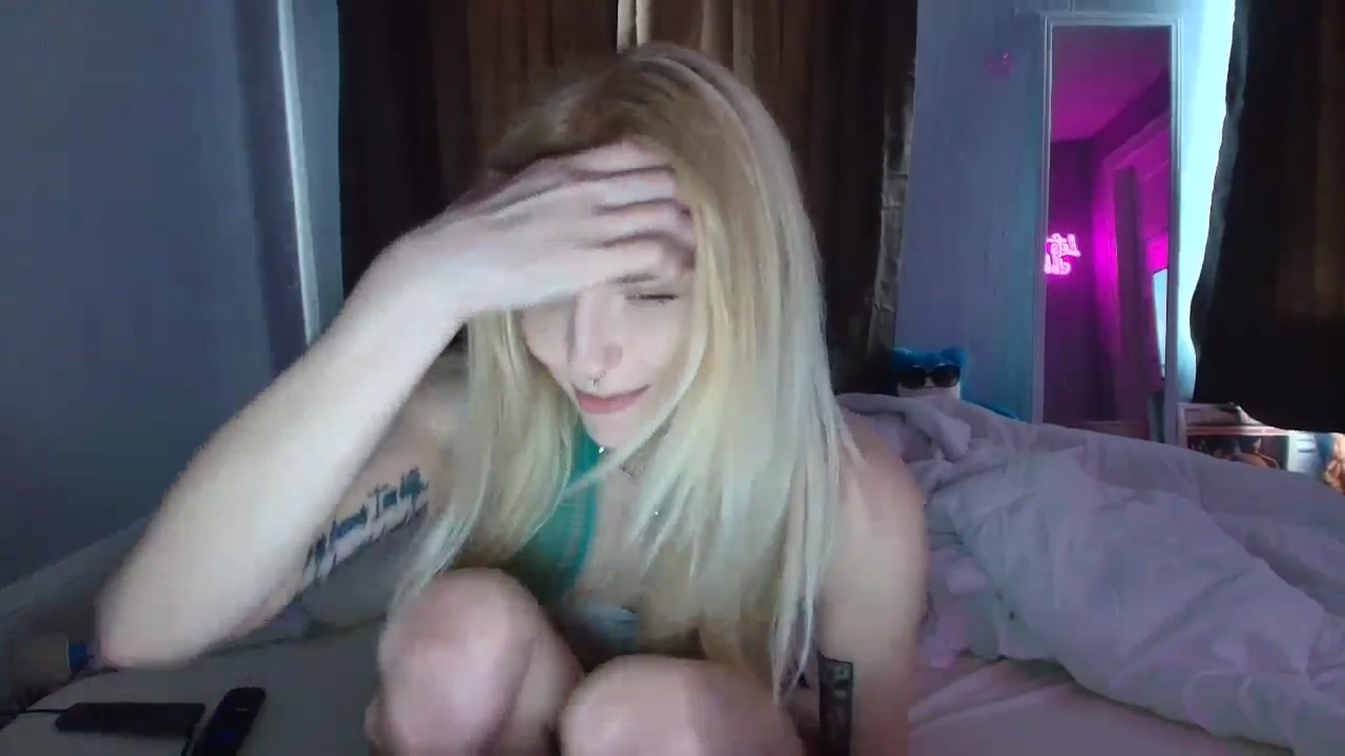 Gallery image thumbnail from DuckChan0's myfreecams stream on, 08/03/2025, 17:18 image 14 of 20