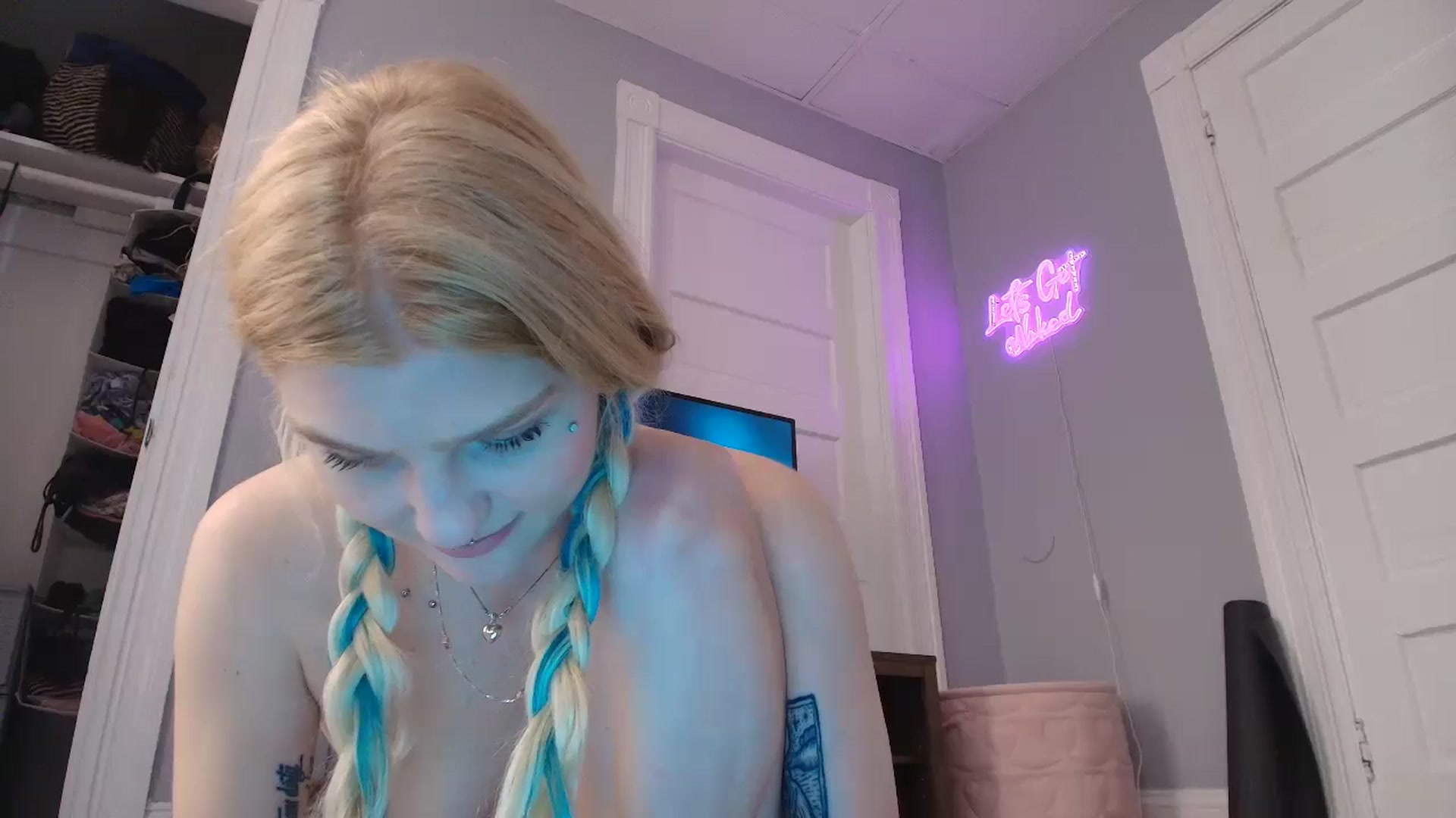 Gallery image thumbnail from DuckChan0's myfreecams stream on, 08/05/2025, 16:58 image 14 of 20