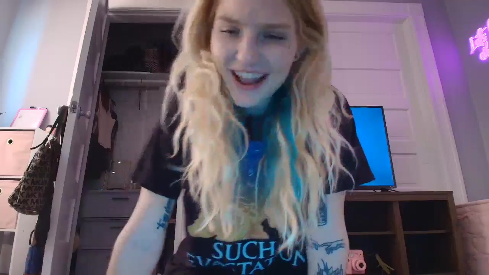 Gallery image thumbnail from DuckChan0's myfreecams stream on, 08/05/2025, 16:58 image 18 of 20