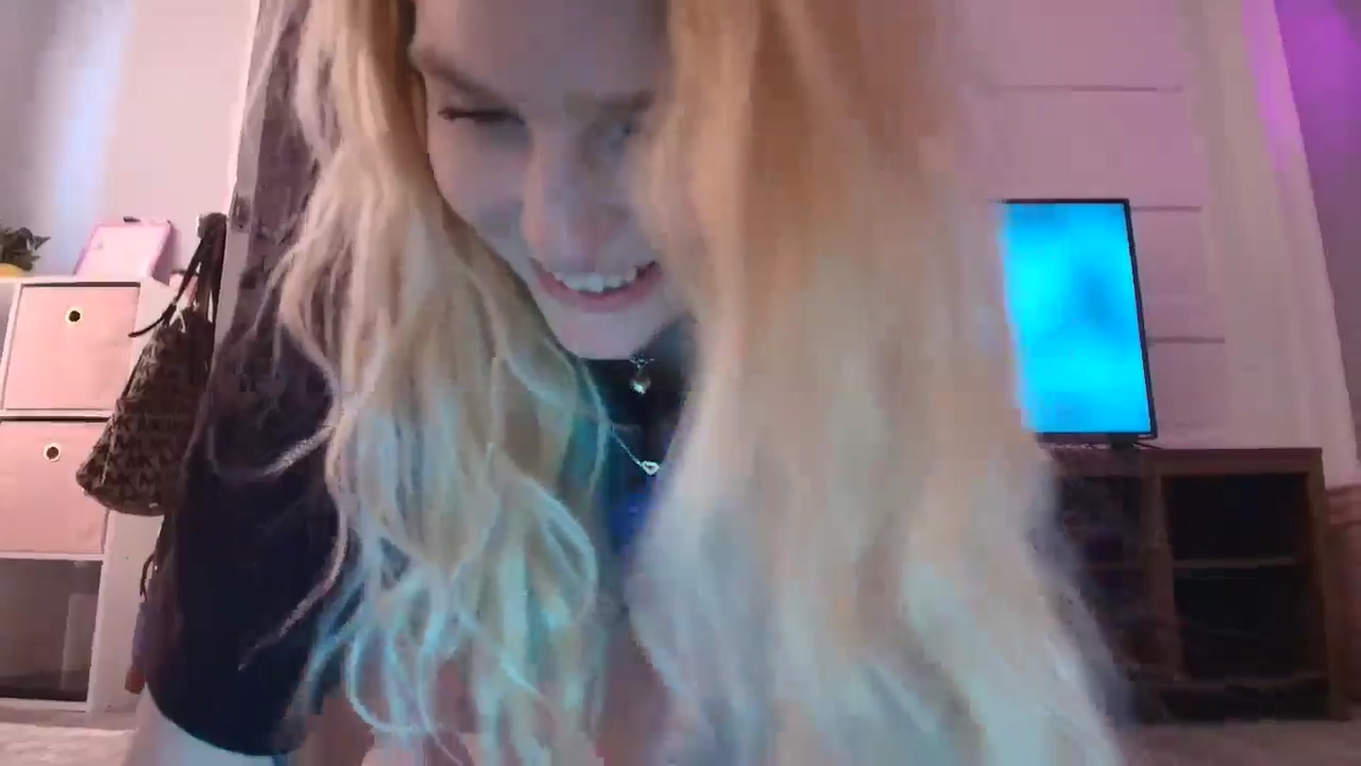 Gallery image thumbnail from DuckChan0's myfreecams stream on, 08/05/2025, 16:58 image 19 of 20