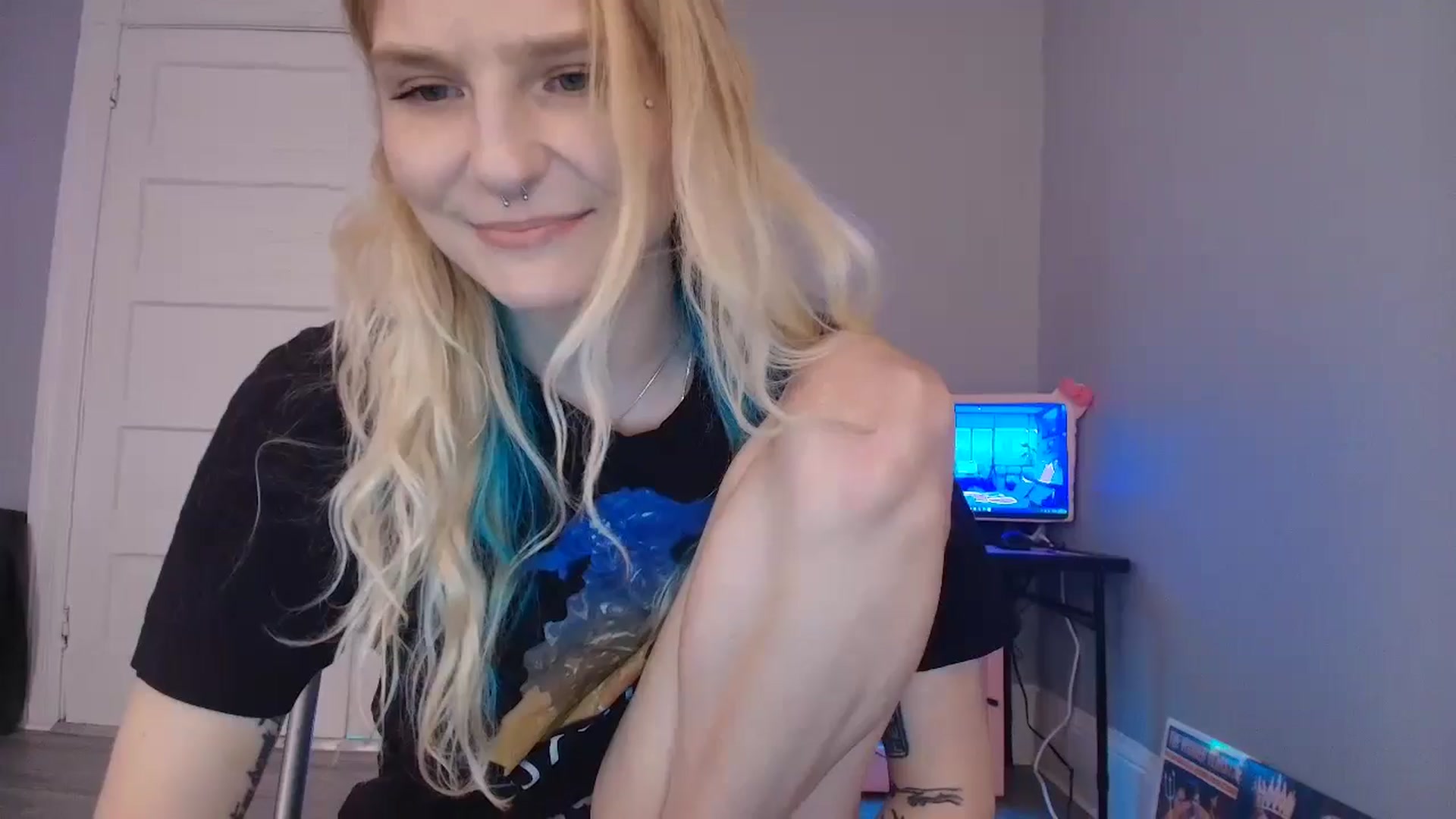 Gallery image thumbnail from DuckChan0's myfreecams stream on, 08/05/2025, 17:35 image 19 of 20