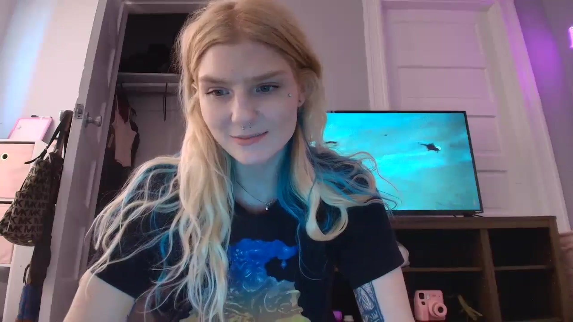 Gallery image thumbnail from DuckChan0's myfreecams stream on, 08/05/2025, 17:35 image 9 of 20