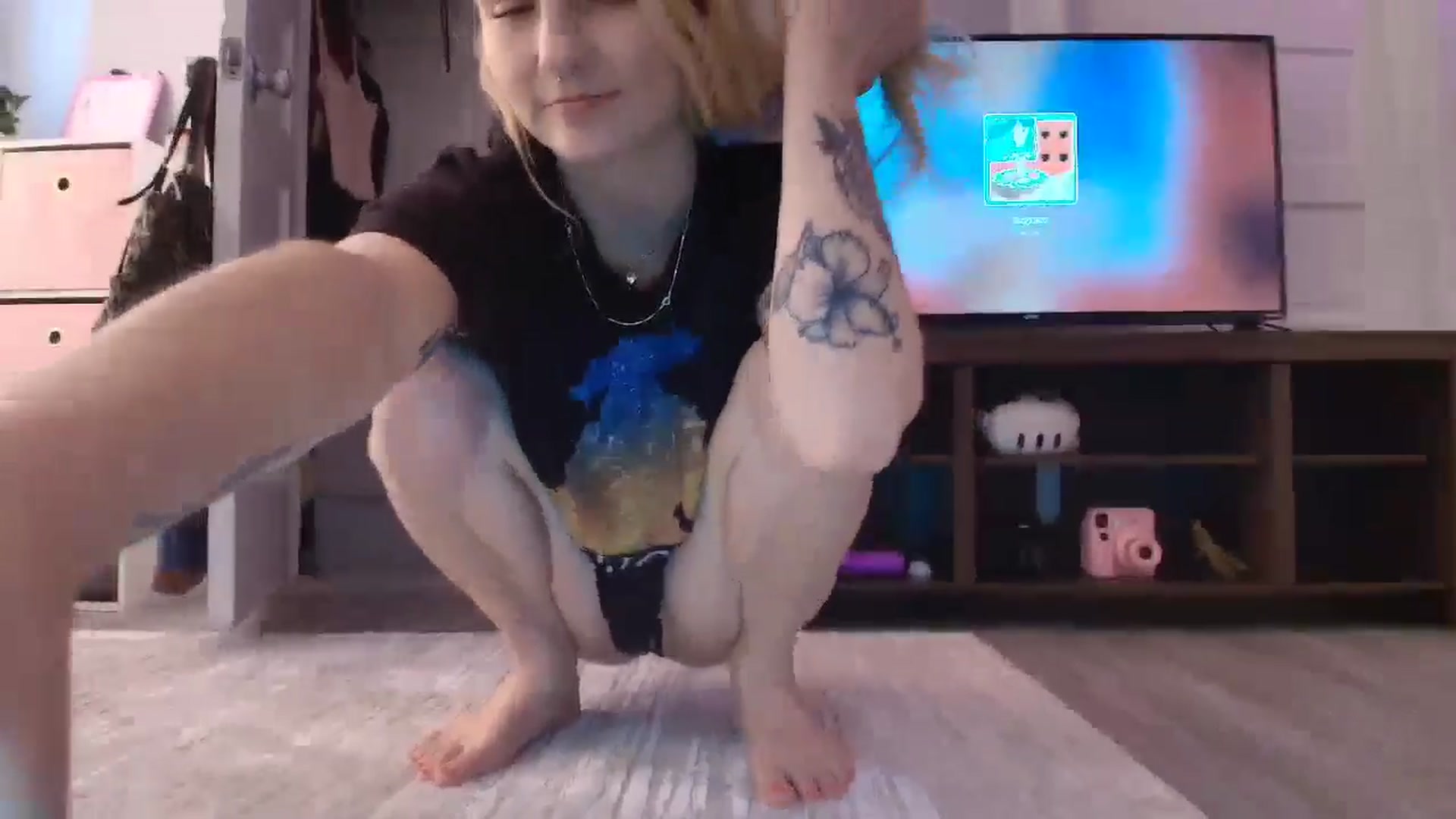 Gallery image thumbnail from DuckChan0's myfreecams stream on, 08/05/2025, 17:35 image 4 of 20