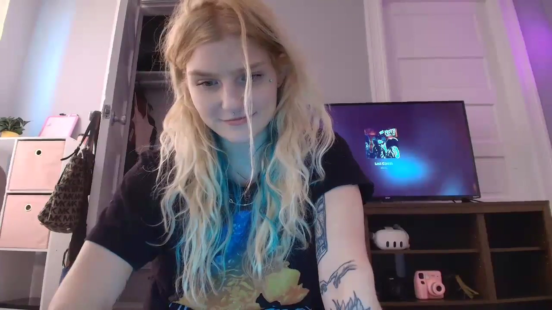 Gallery image thumbnail from DuckChan0's myfreecams stream on, 08/05/2025, 17:35 image 5 of 20