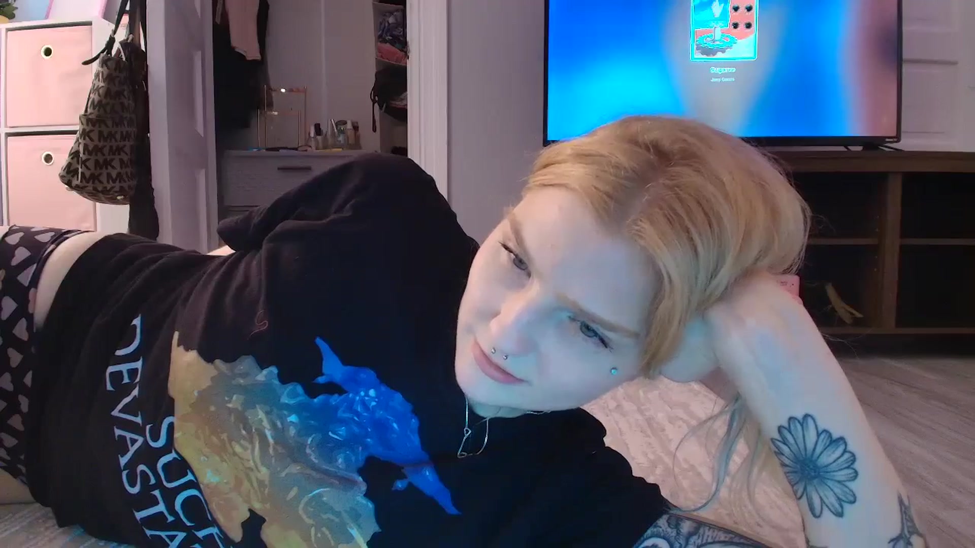 Gallery image thumbnail from DuckChan0's myfreecams stream on, 08/05/2025, 17:35 image 2 of 20