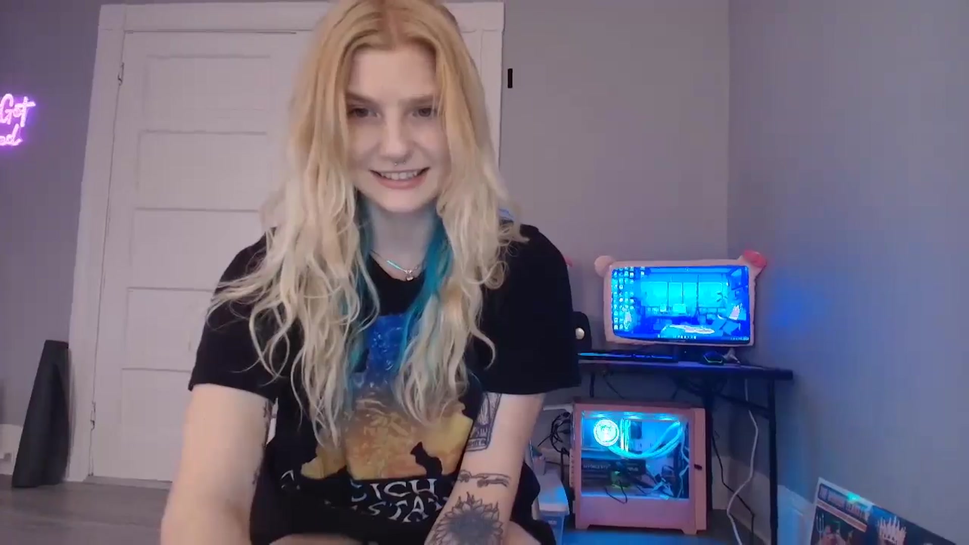 Gallery image thumbnail from DuckChan0's myfreecams stream on, 08/05/2025, 17:35 image 18 of 20