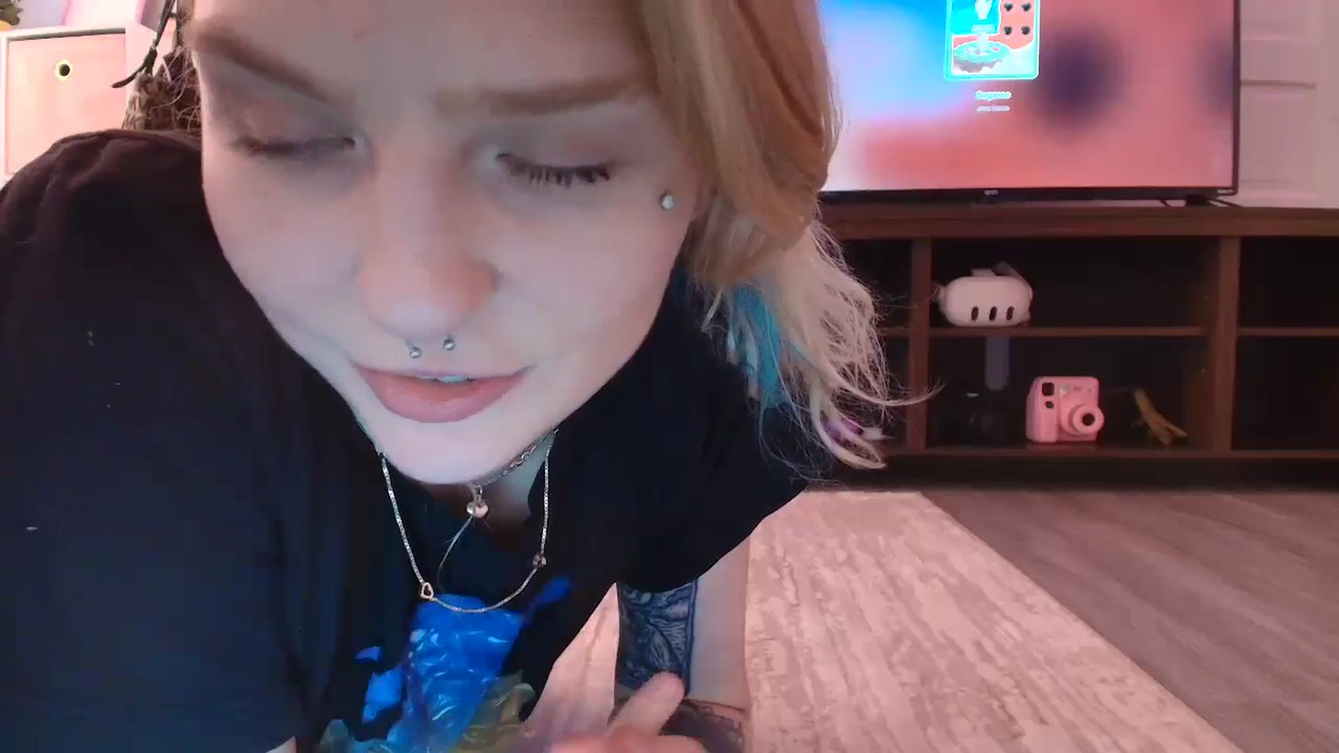 Gallery image thumbnail from DuckChan0's myfreecams stream on, 08/05/2025, 17:35 image 3 of 20
