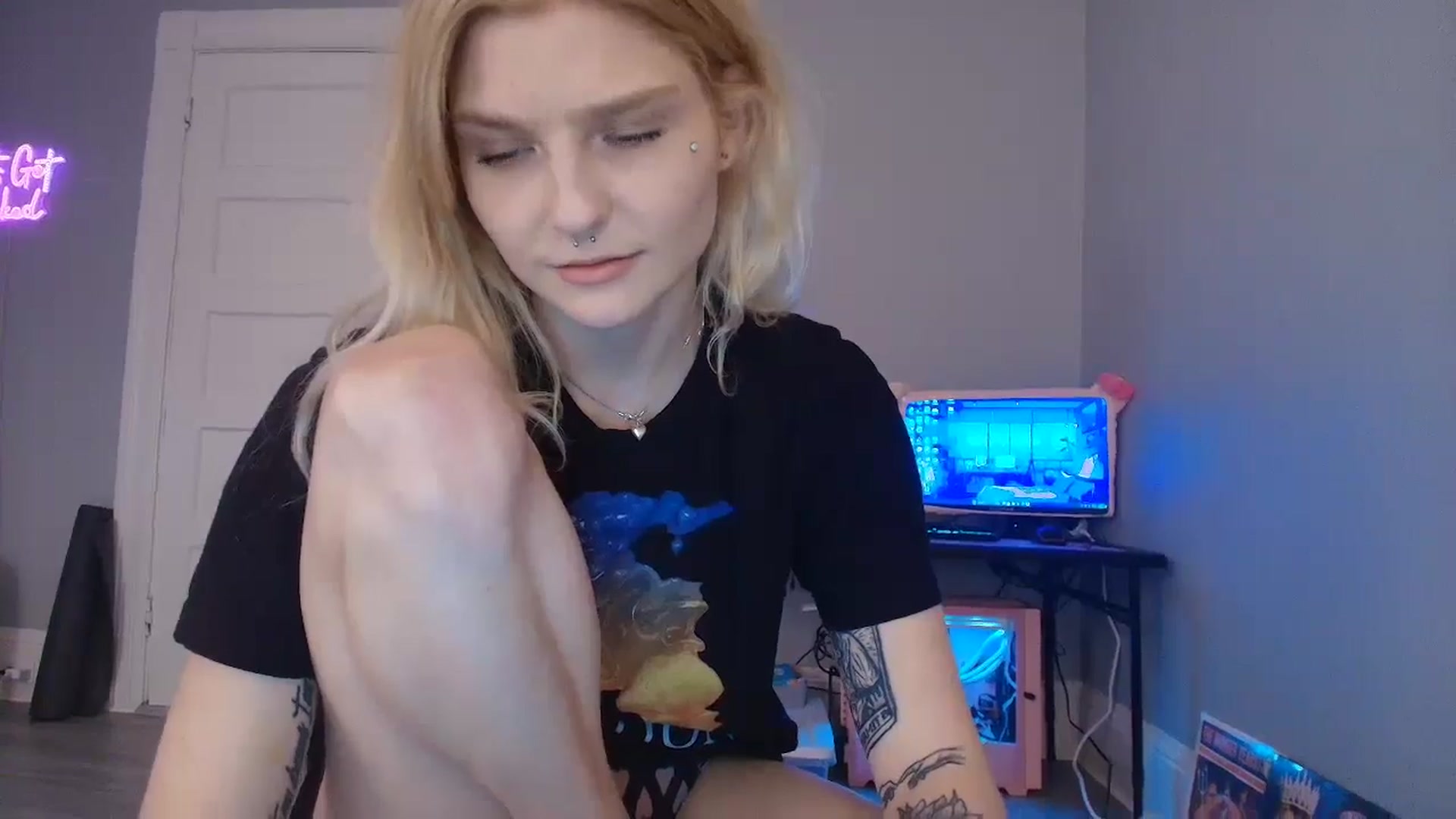Gallery image thumbnail from DuckChan0's myfreecams stream on, 08/05/2025, 17:35 image 14 of 20