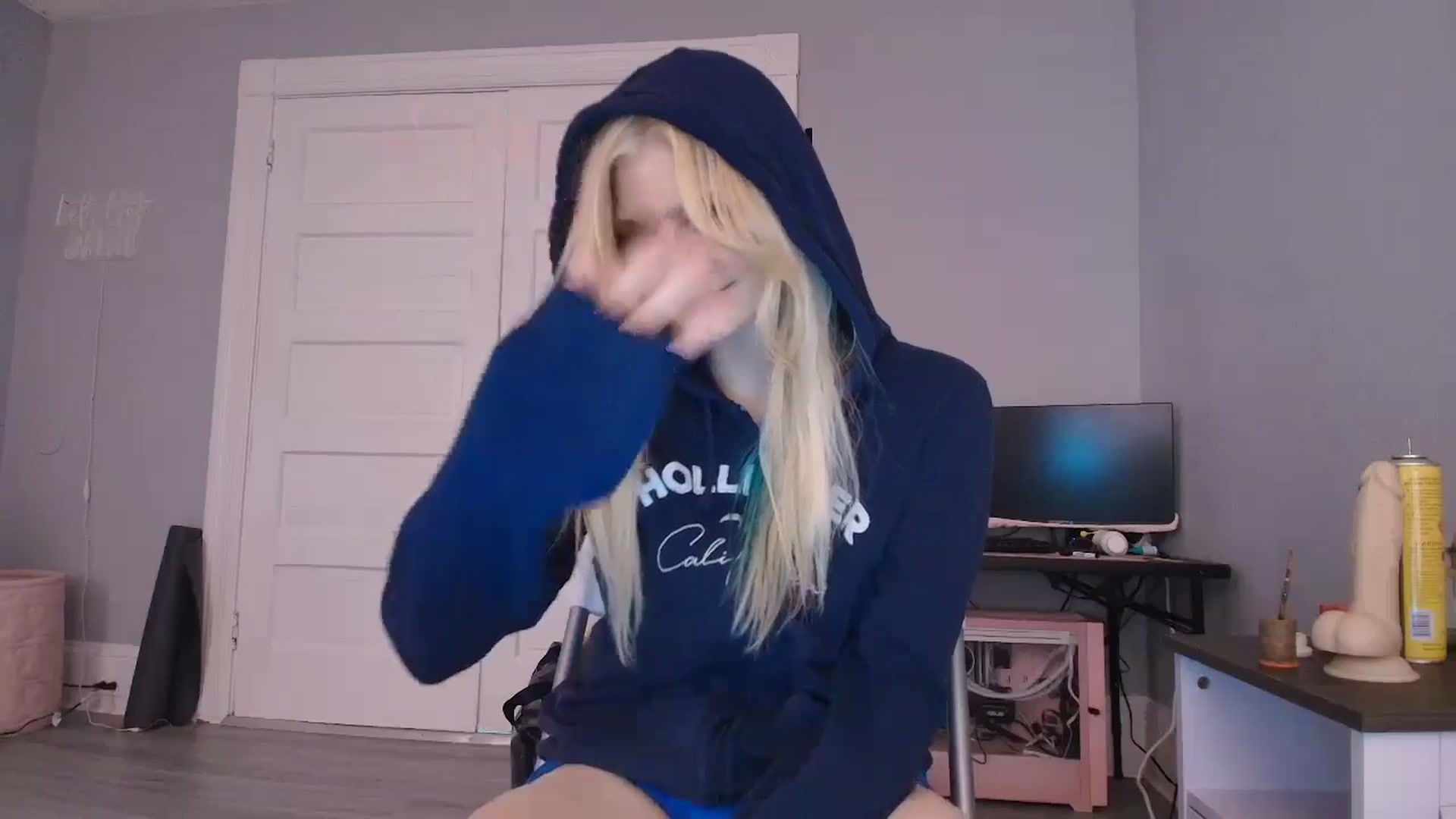 Gallery image thumbnail from DuckChan0's myfreecams stream on, 08/06/2025, 21:42 image 11 of 20