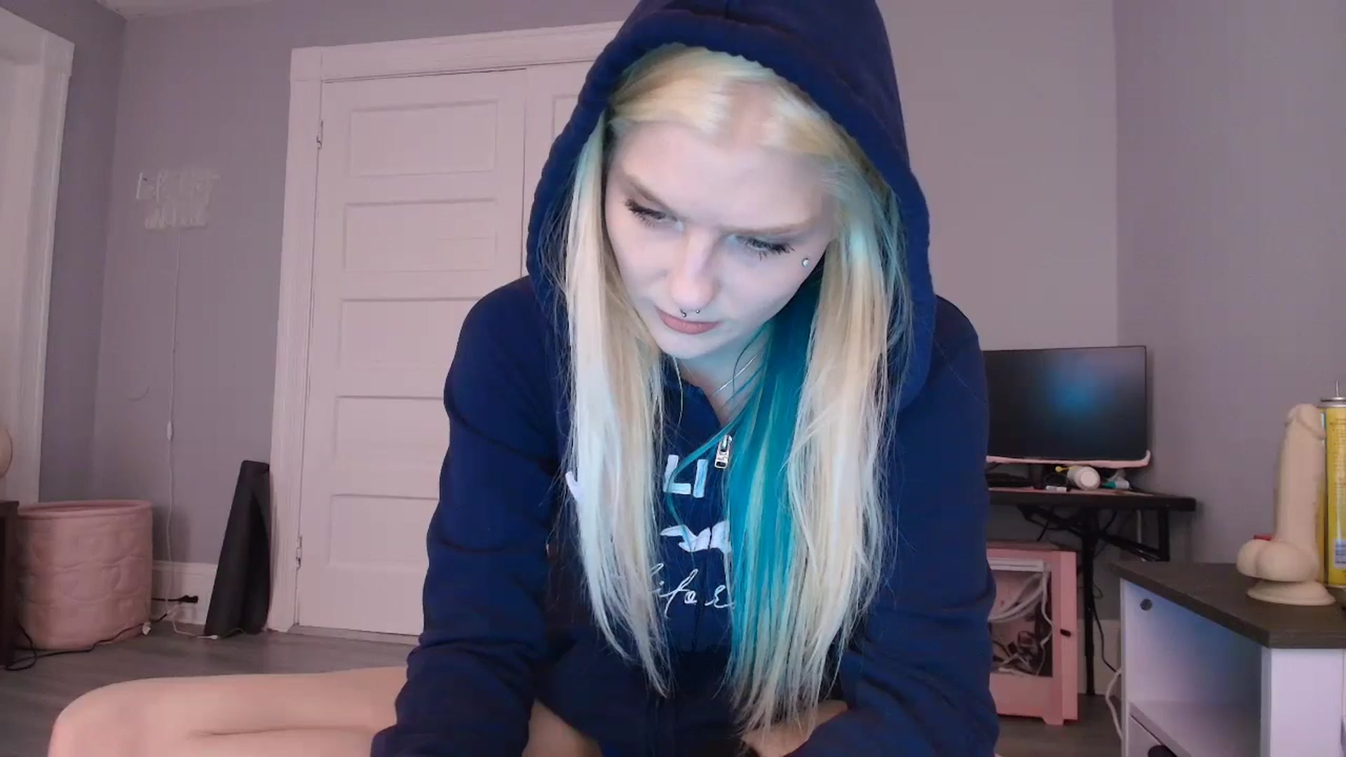 Gallery image thumbnail from DuckChan0's myfreecams stream on, 08/06/2025, 21:42 image 6 of 20