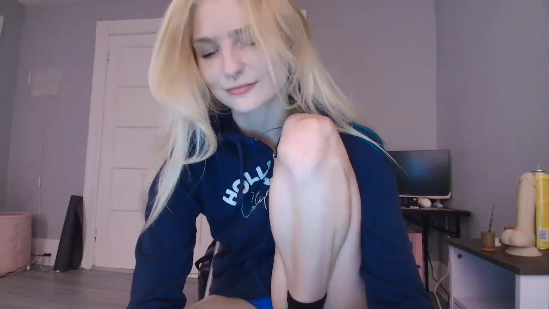 Gallery image thumbnail from DuckChan0's myfreecams stream on, 08/06/2025, 21:42 image 12 of 20