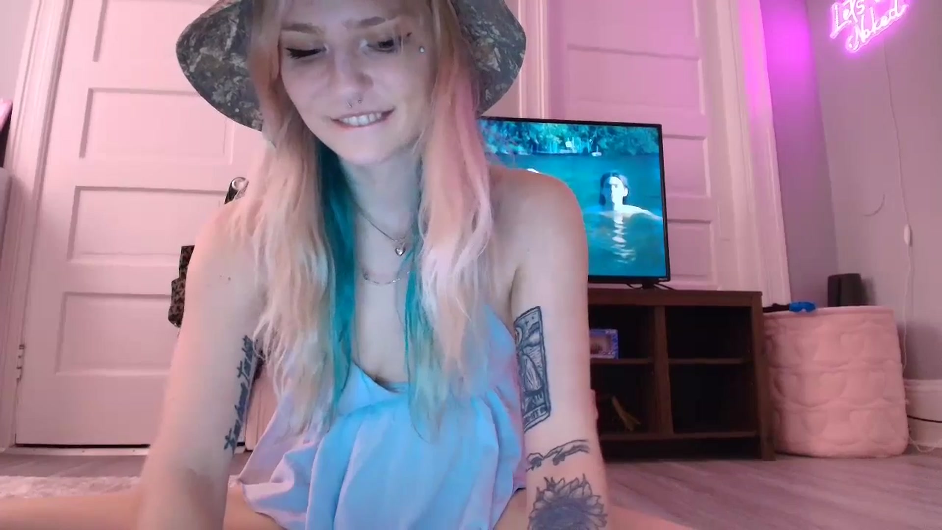 Gallery image thumbnail from DuckChan0's myfreecams stream on, 08/10/2025, 19:04 image 20 of 20