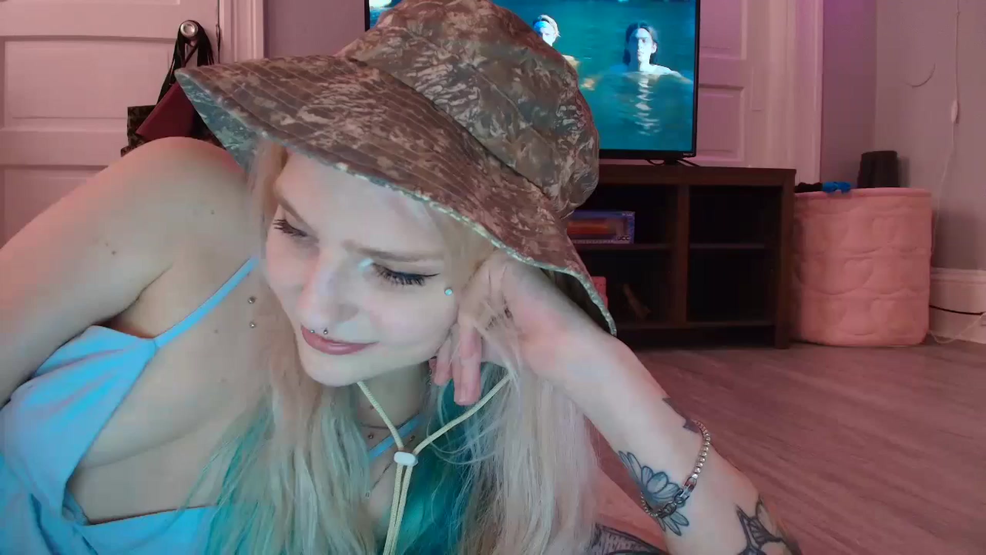 Gallery image thumbnail from DuckChan0's myfreecams stream on, 08/10/2025, 19:04 image 11 of 20