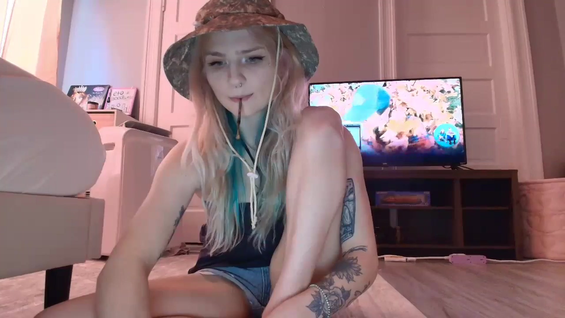 Gallery image thumbnail from DuckChan0's myfreecams stream on, 08/11/2025, 19:02 image 17 of 20
