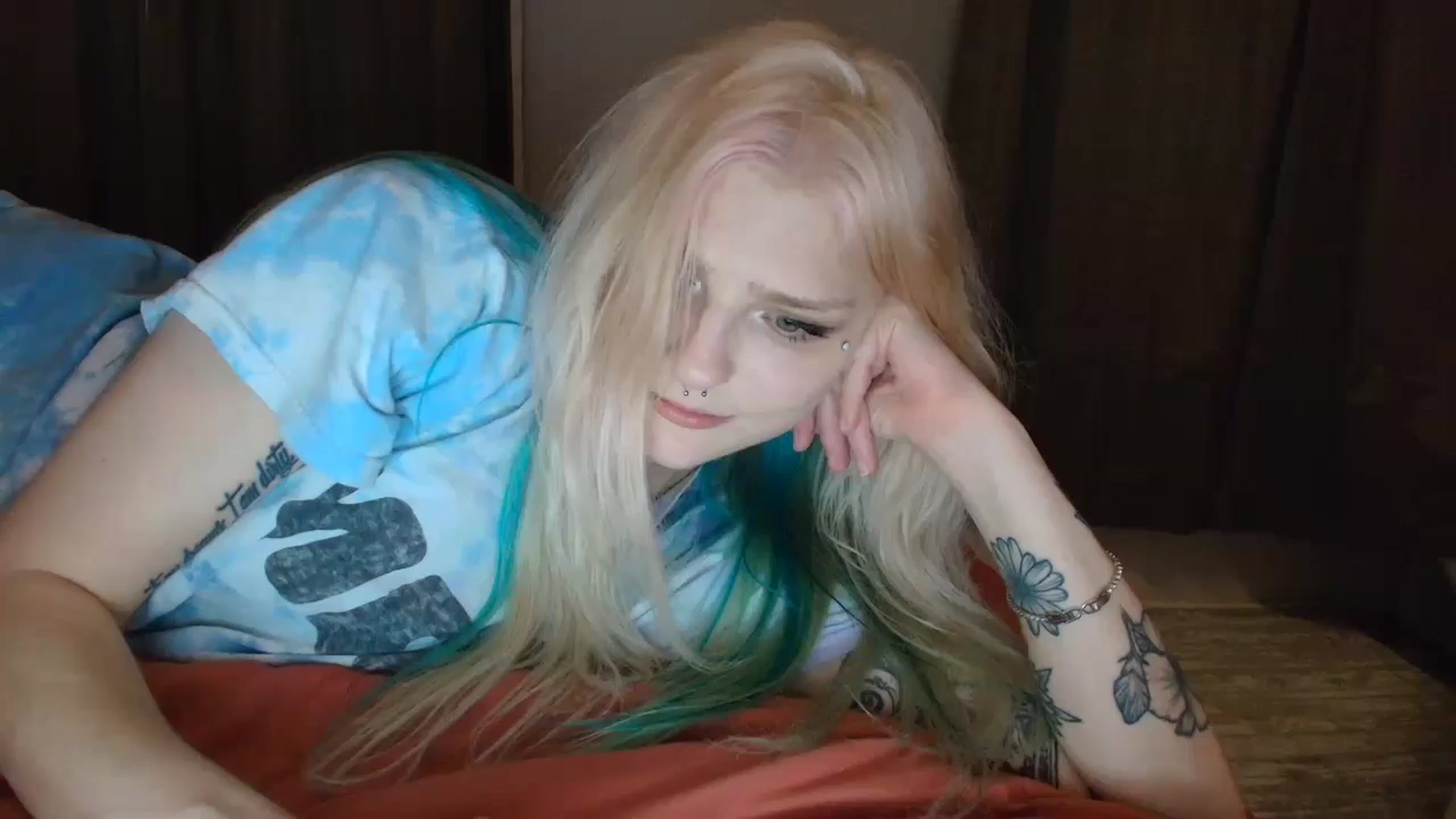 Gallery image thumbnail from DuckChan0's myfreecams stream on, 08/14/2025, 02:47 image 13 of 20