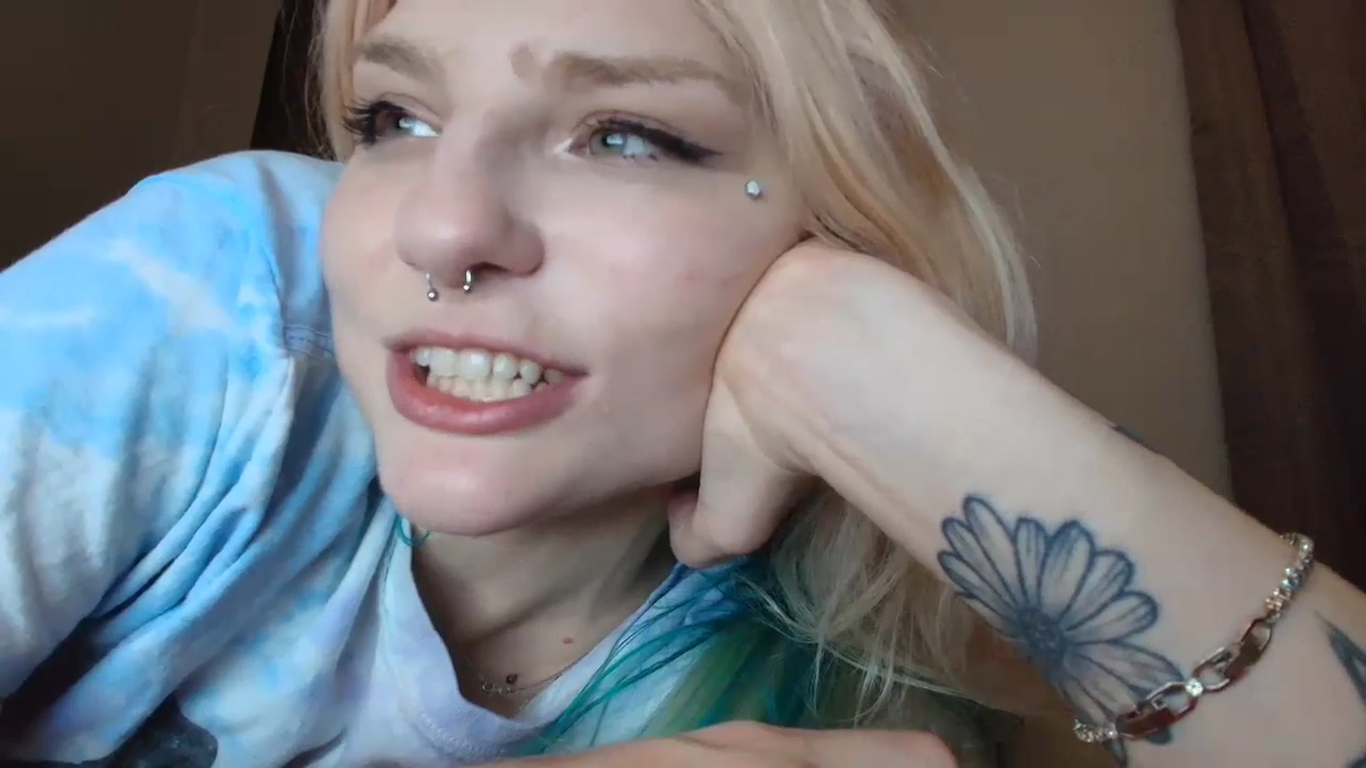 Gallery image thumbnail from DuckChan0's myfreecams stream on, 08/14/2025, 02:47 image 20 of 20