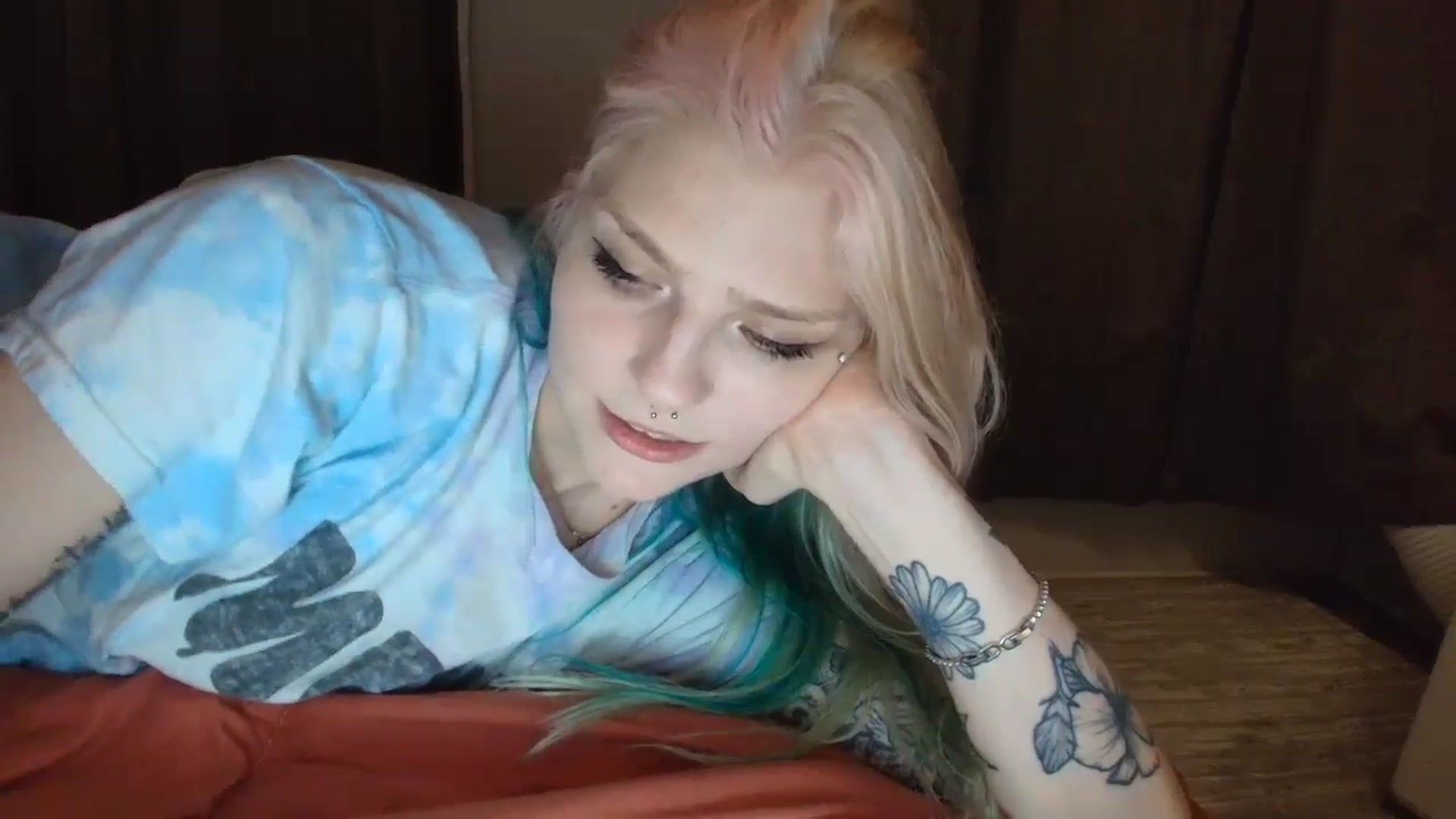 Gallery image thumbnail from DuckChan0's myfreecams stream on, 08/14/2025, 02:47 image 14 of 20