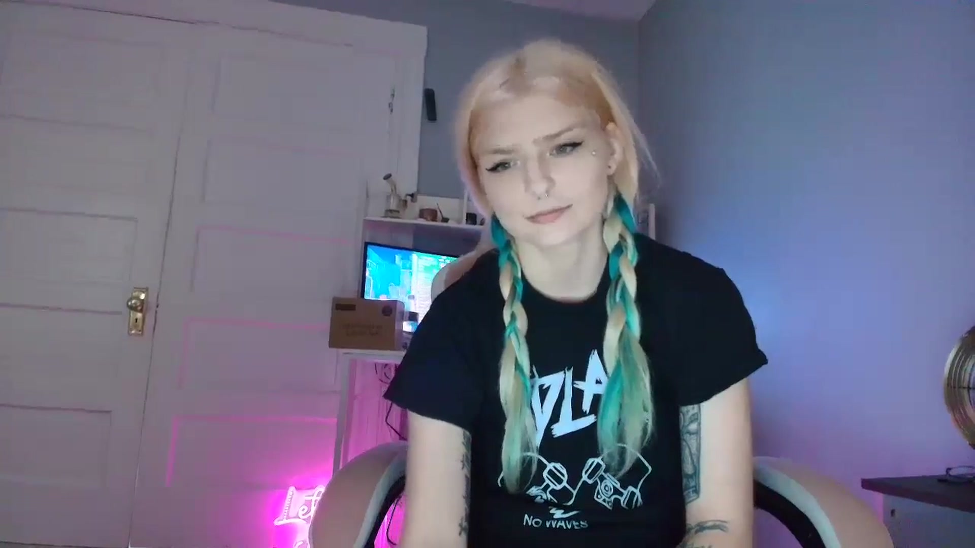 Gallery image thumbnail from DuckChan0's myfreecams stream on, 08/15/2025, 14:54 image 9 of 20
