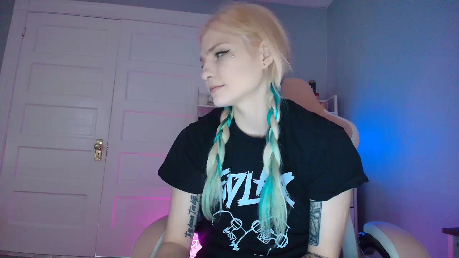 Gallery image thumbnail from DuckChan0's myfreecams stream on, 08/15/2025, 14:54 image 7 of 20