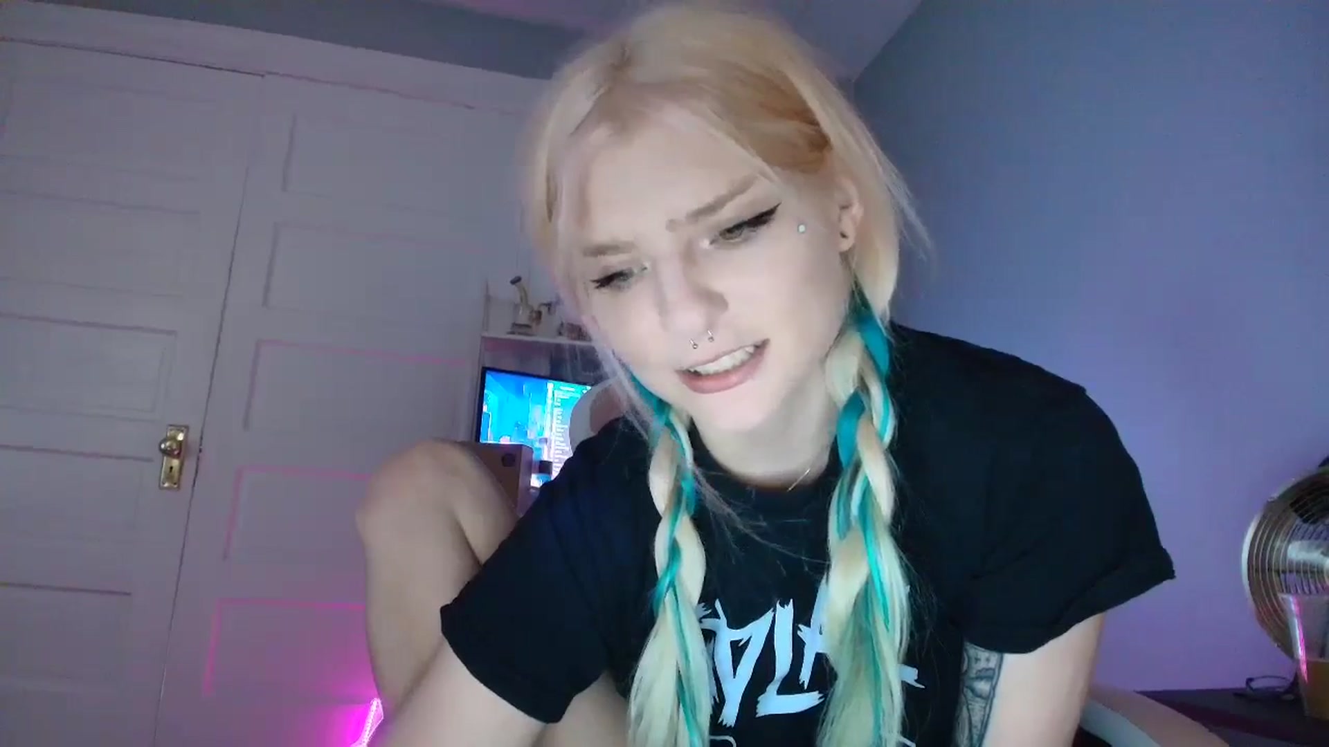 Gallery image thumbnail from DuckChan0's myfreecams stream on, 08/15/2025, 14:54 image 17 of 20