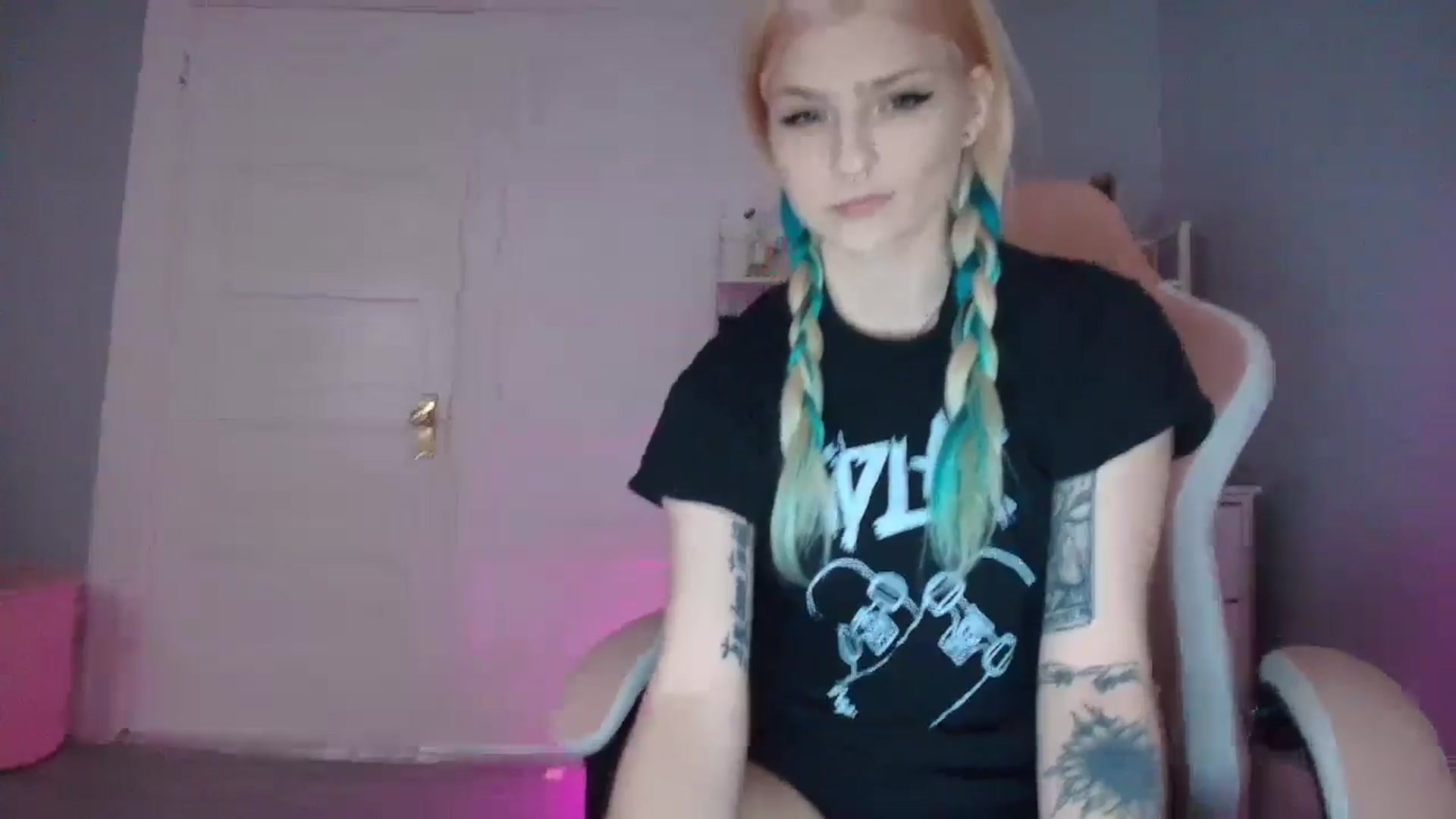 Gallery image thumbnail from DuckChan0's myfreecams stream on, 08/15/2025, 14:54 image 5 of 20