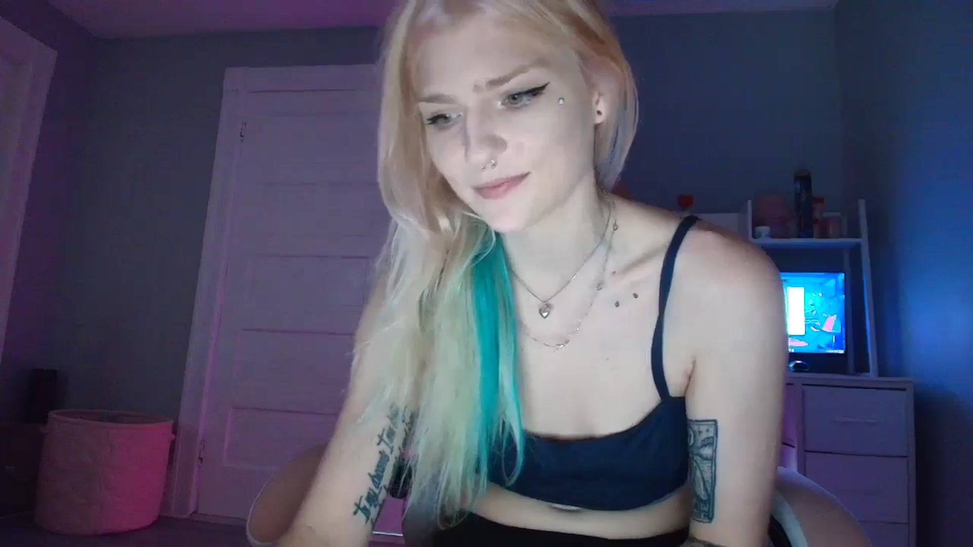 Gallery image thumbnail from DuckChan0's myfreecams stream on, 08/15/2025, 16:03 image 5 of 20