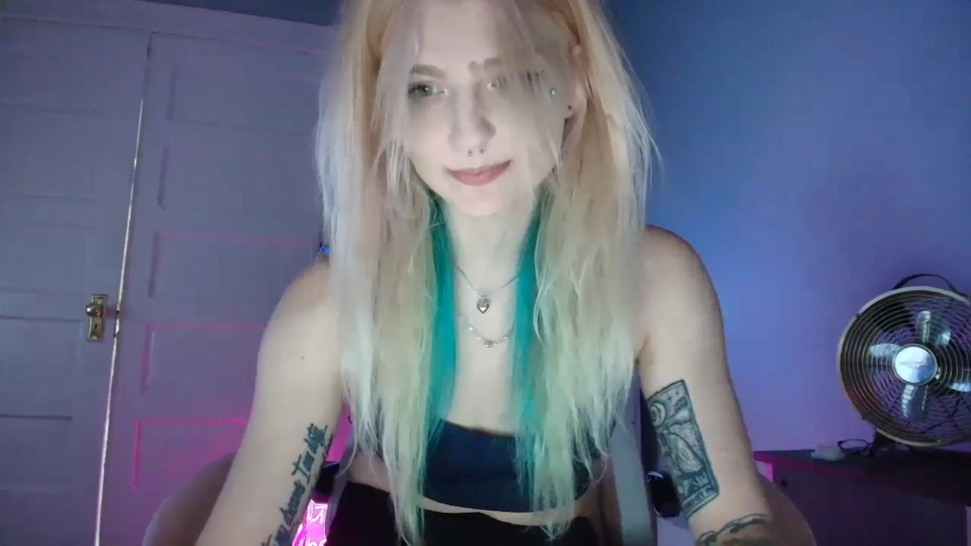 Gallery image thumbnail from DuckChan0's myfreecams stream on, 08/15/2025, 16:03 image 18 of 20