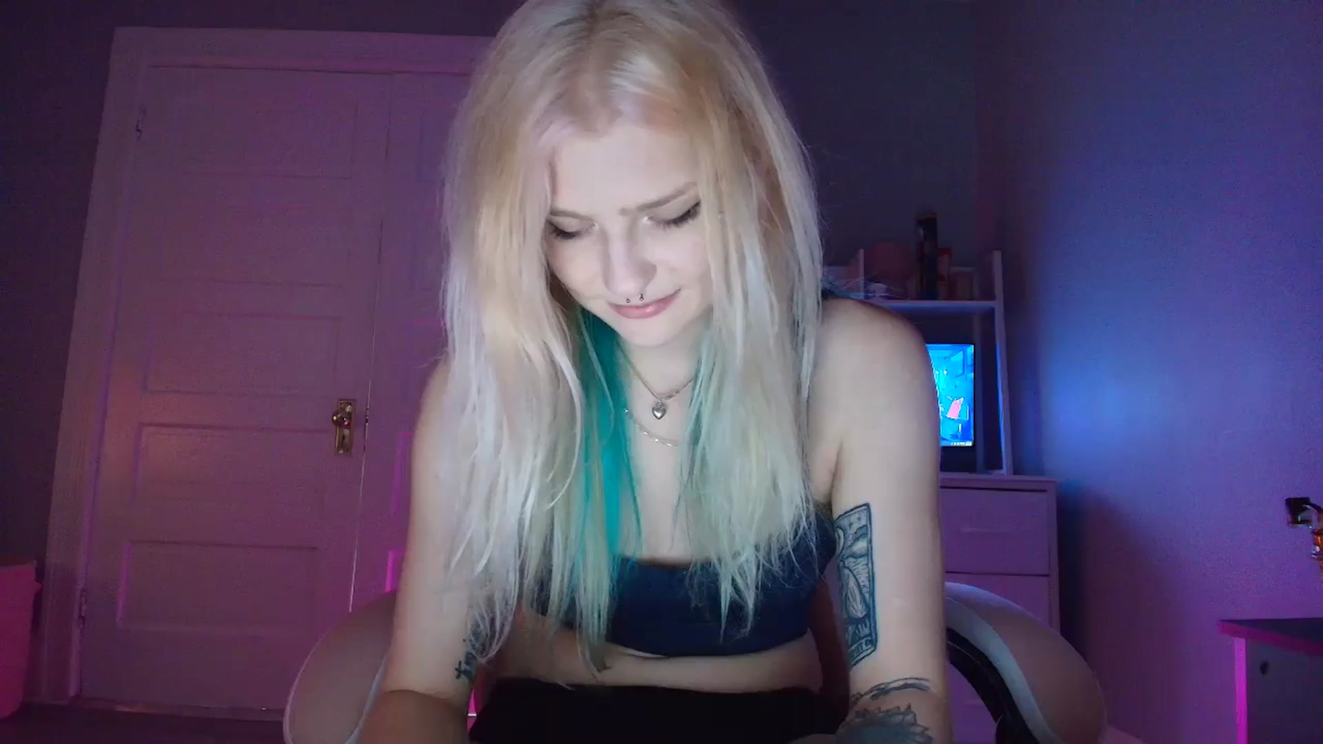 Gallery image thumbnail from DuckChan0's myfreecams stream on, 08/15/2025, 17:05 image 1 of 20