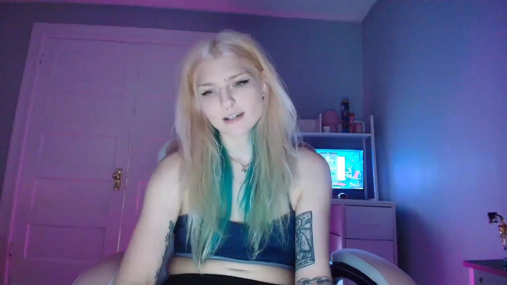 Gallery image thumbnail from DuckChan0's myfreecams stream on, 08/15/2025, 17:05 image 13 of 20