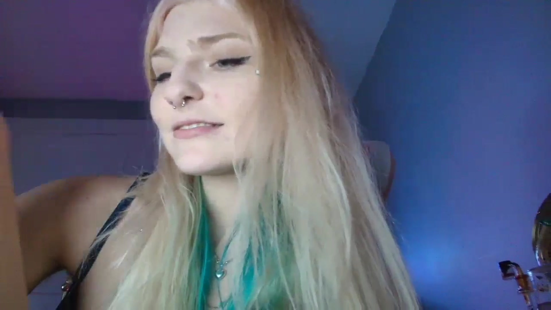 Gallery image thumbnail from DuckChan0's myfreecams stream on, 08/15/2025, 17:05 image 17 of 20