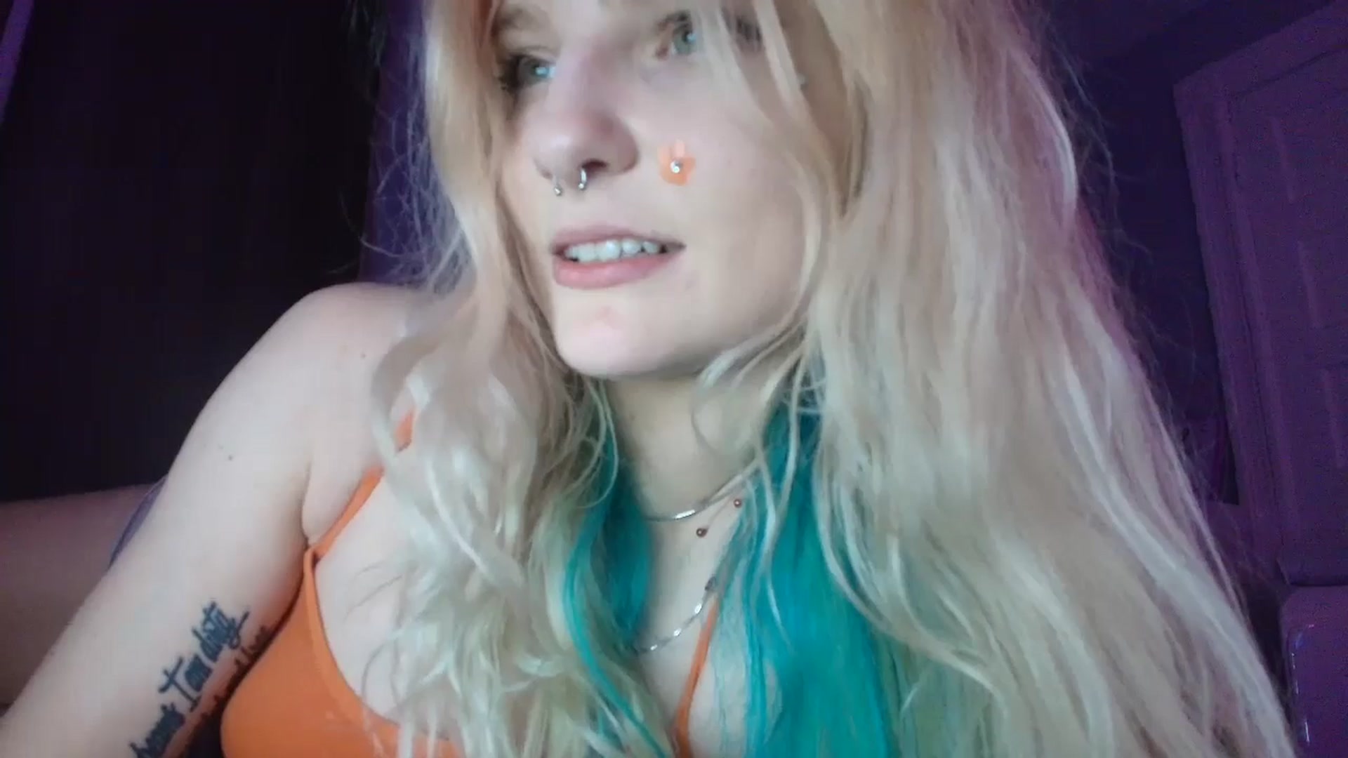 Gallery image thumbnail from DuckChan0's myfreecams stream on, 08/17/2025, 01:38 image 17 of 20