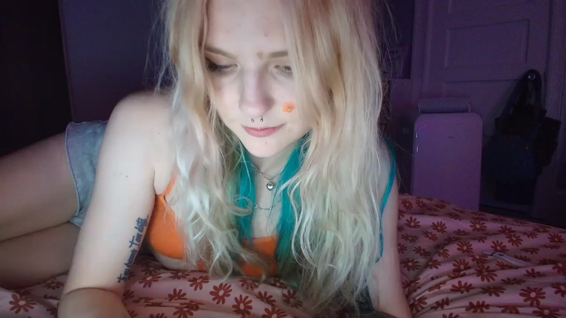 Gallery image thumbnail from DuckChan0's myfreecams stream on, 08/17/2025, 01:38 image 14 of 20