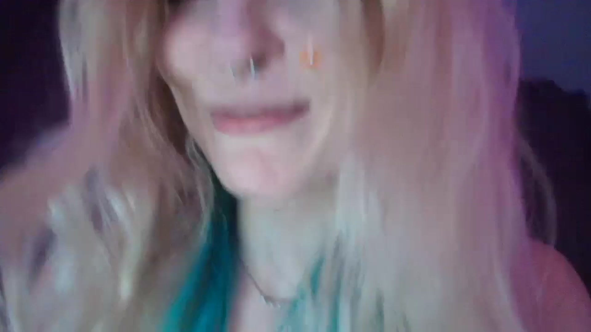 Gallery image thumbnail from DuckChan0's myfreecams stream on, 08/17/2025, 01:38 image 18 of 20