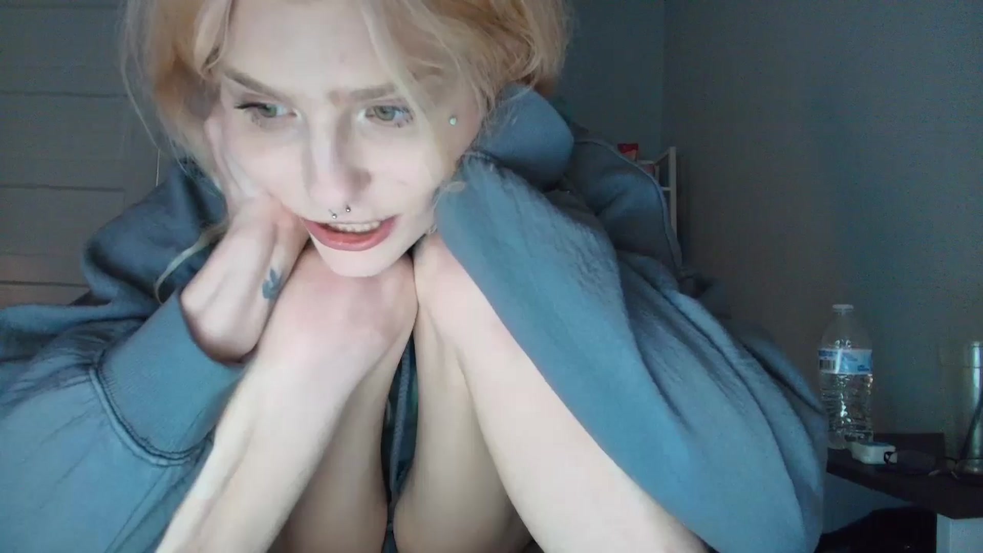 Gallery image thumbnail from DuckChan0's myfreecams stream on, 08/18/2025, 18:26 image 15 of 20