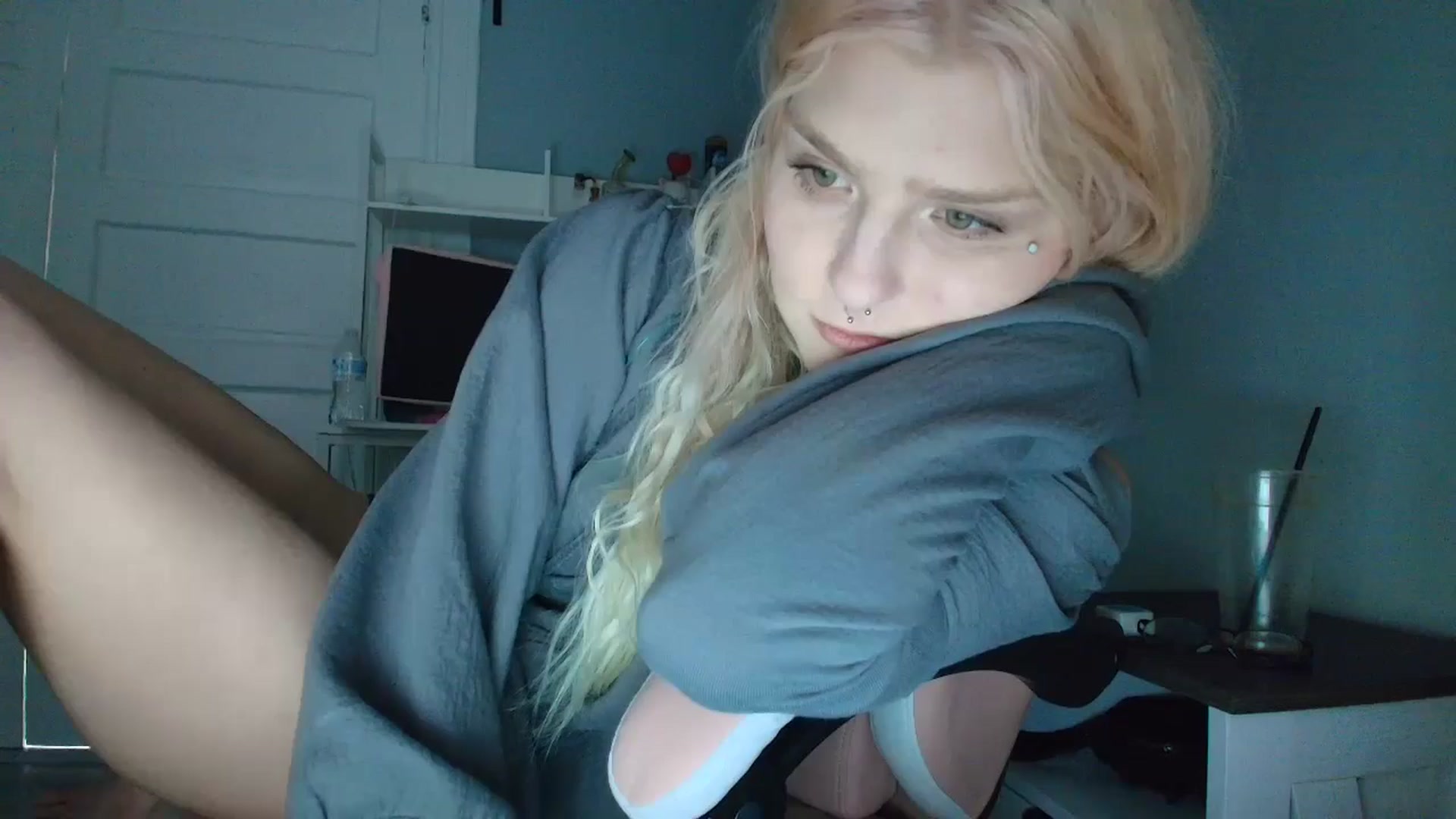 Gallery image thumbnail from DuckChan0's myfreecams stream on, 08/18/2025, 18:26 image 18 of 20