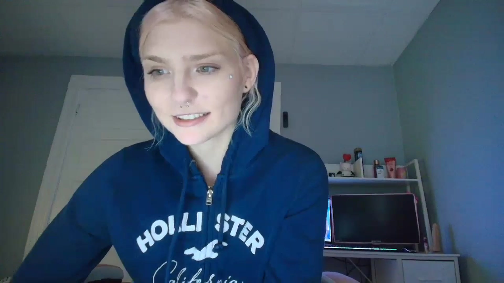 Gallery image thumbnail from DuckChan0's myfreecams stream on, 08/18/2025, 19:12 image 20 of 20