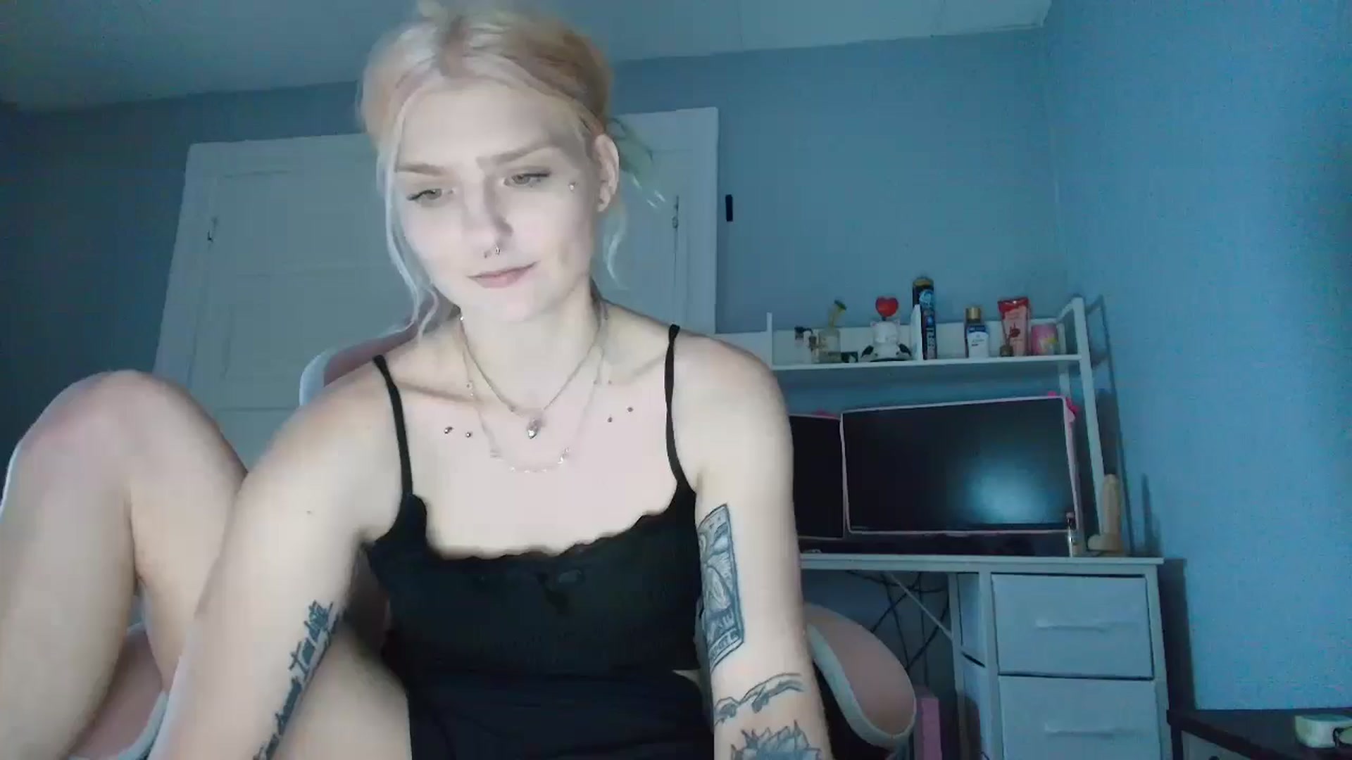 Gallery image thumbnail from DuckChan0's myfreecams stream on, 08/18/2025, 19:12 image 1 of 20