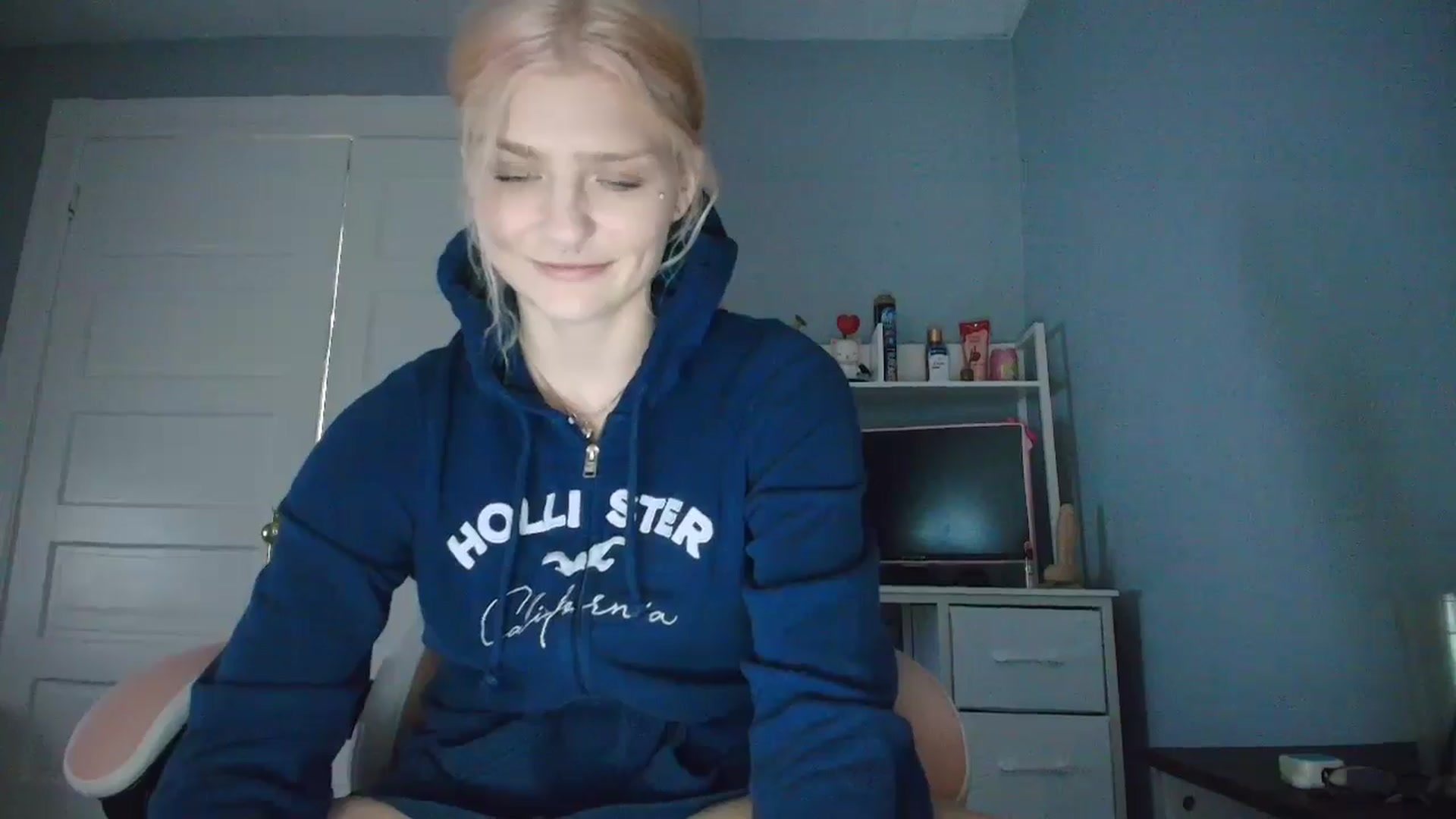 Gallery image thumbnail from DuckChan0's myfreecams stream on, 08/18/2025, 19:12 image 2 of 20