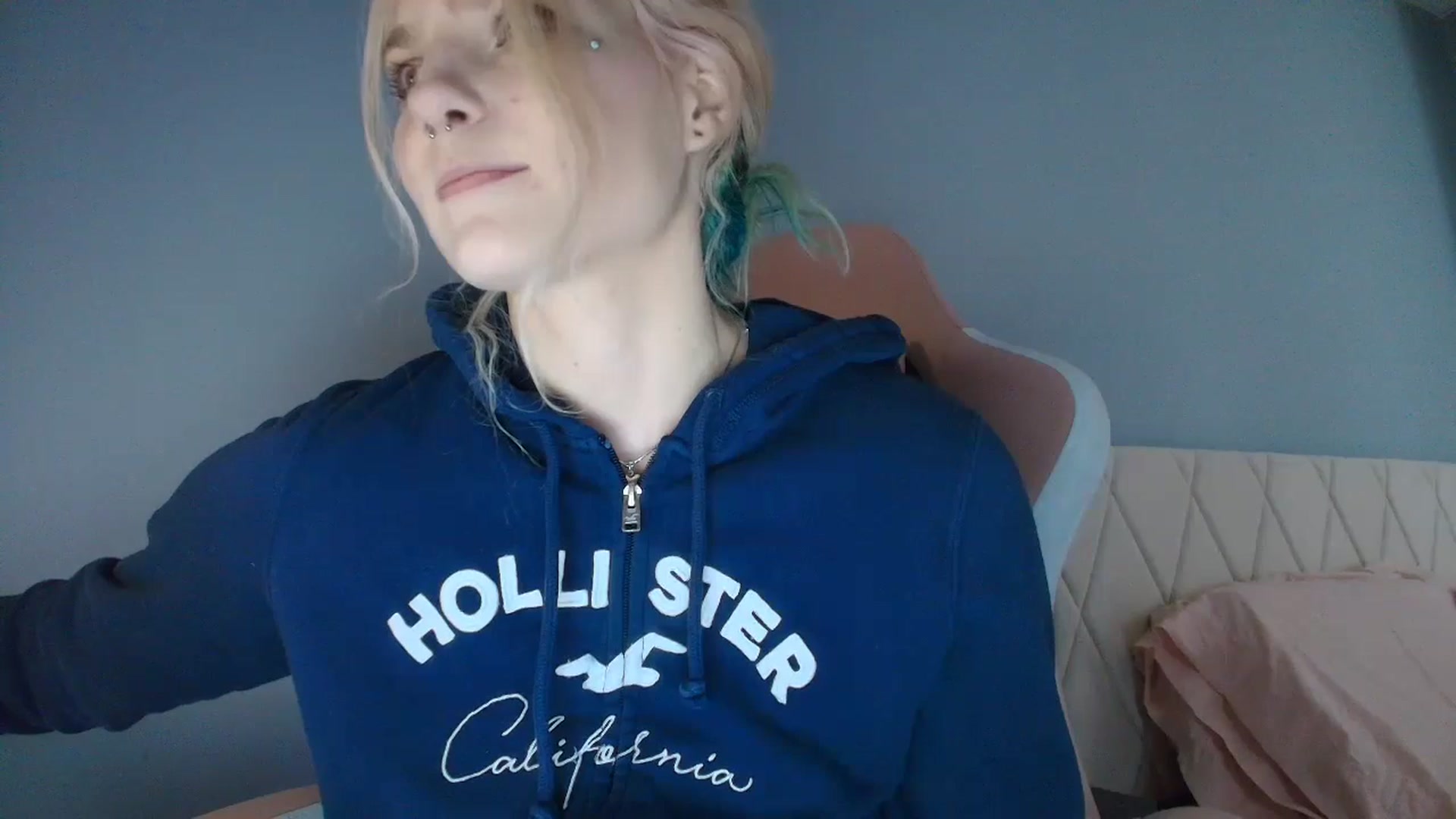 Gallery image thumbnail from DuckChan0's myfreecams stream on, 08/18/2025, 19:12 image 9 of 20