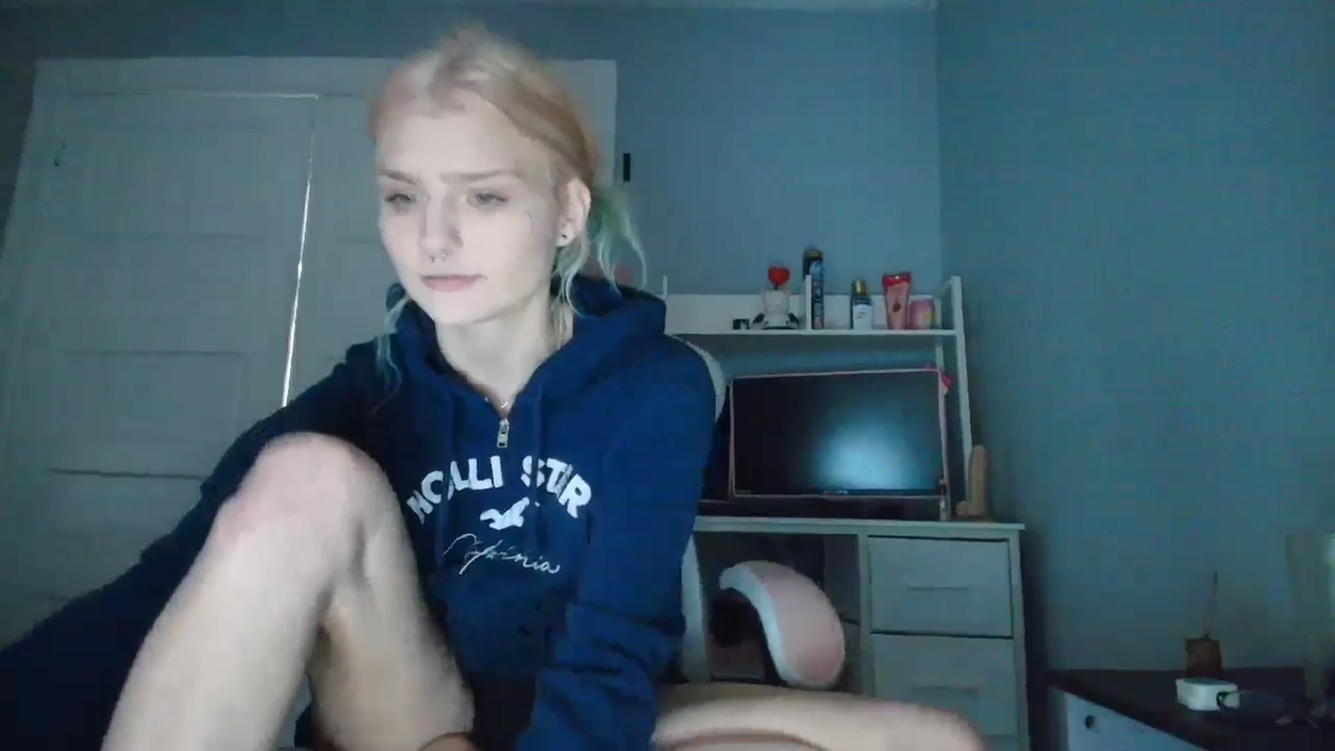 Gallery image thumbnail from DuckChan0's myfreecams stream on, 08/18/2025, 19:12 image 5 of 20