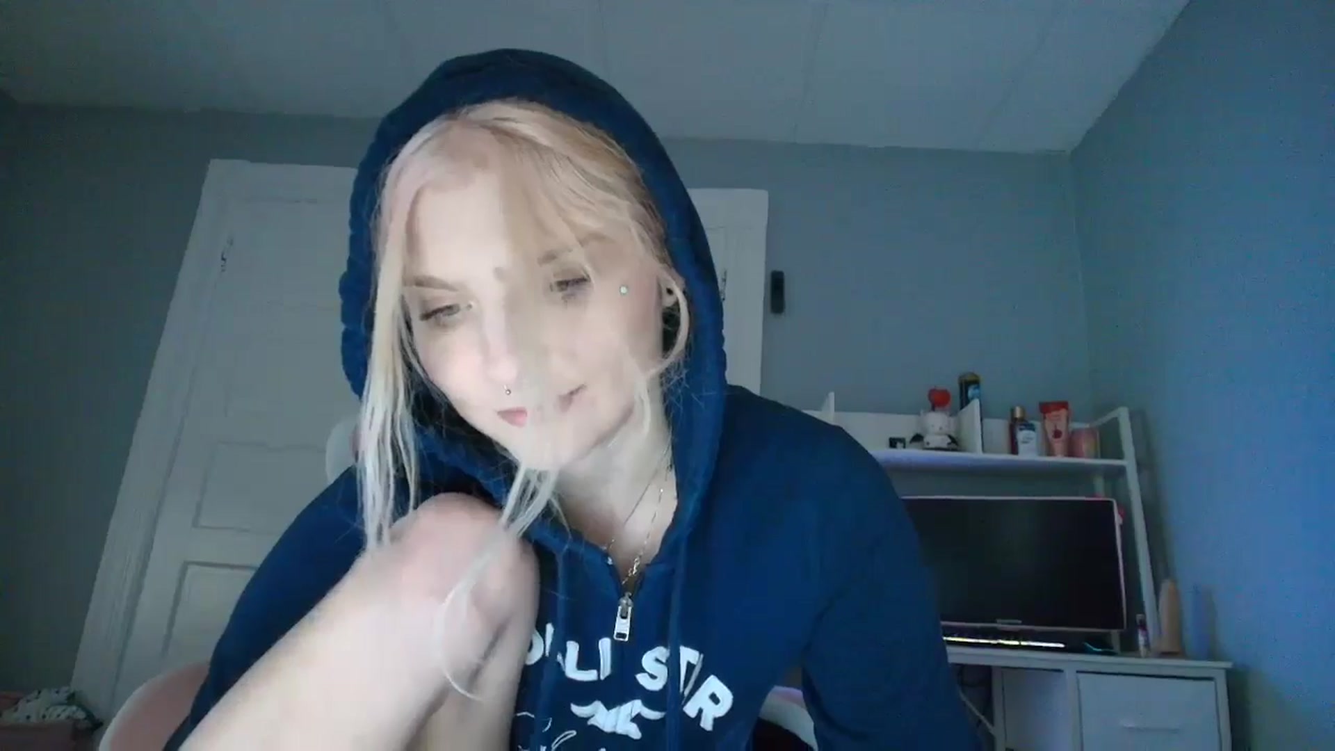 Gallery image thumbnail from DuckChan0's myfreecams stream on, 08/18/2025, 19:12 image 19 of 20