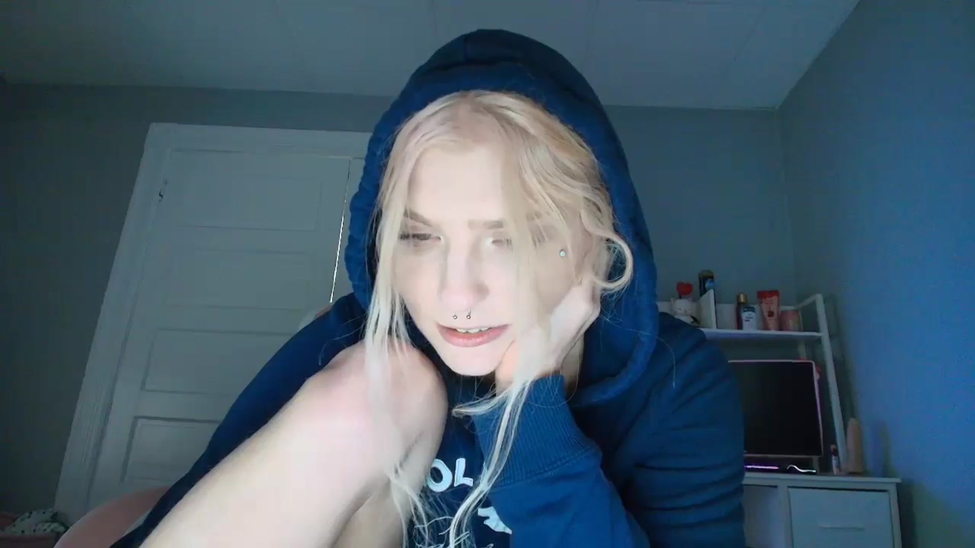 Gallery image thumbnail from DuckChan0's myfreecams stream on, 08/18/2025, 19:12 image 18 of 20