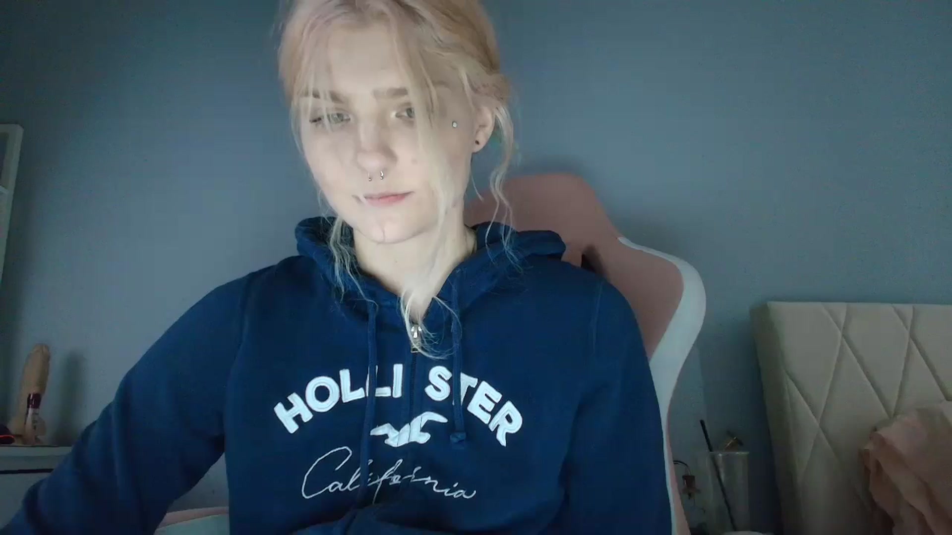 Gallery image thumbnail from DuckChan0's myfreecams stream on, 08/18/2025, 19:12 image 10 of 20