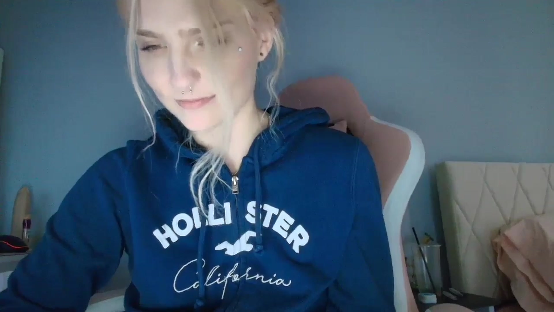 Gallery image thumbnail from DuckChan0's myfreecams stream on, 08/18/2025, 19:12 image 8 of 20
